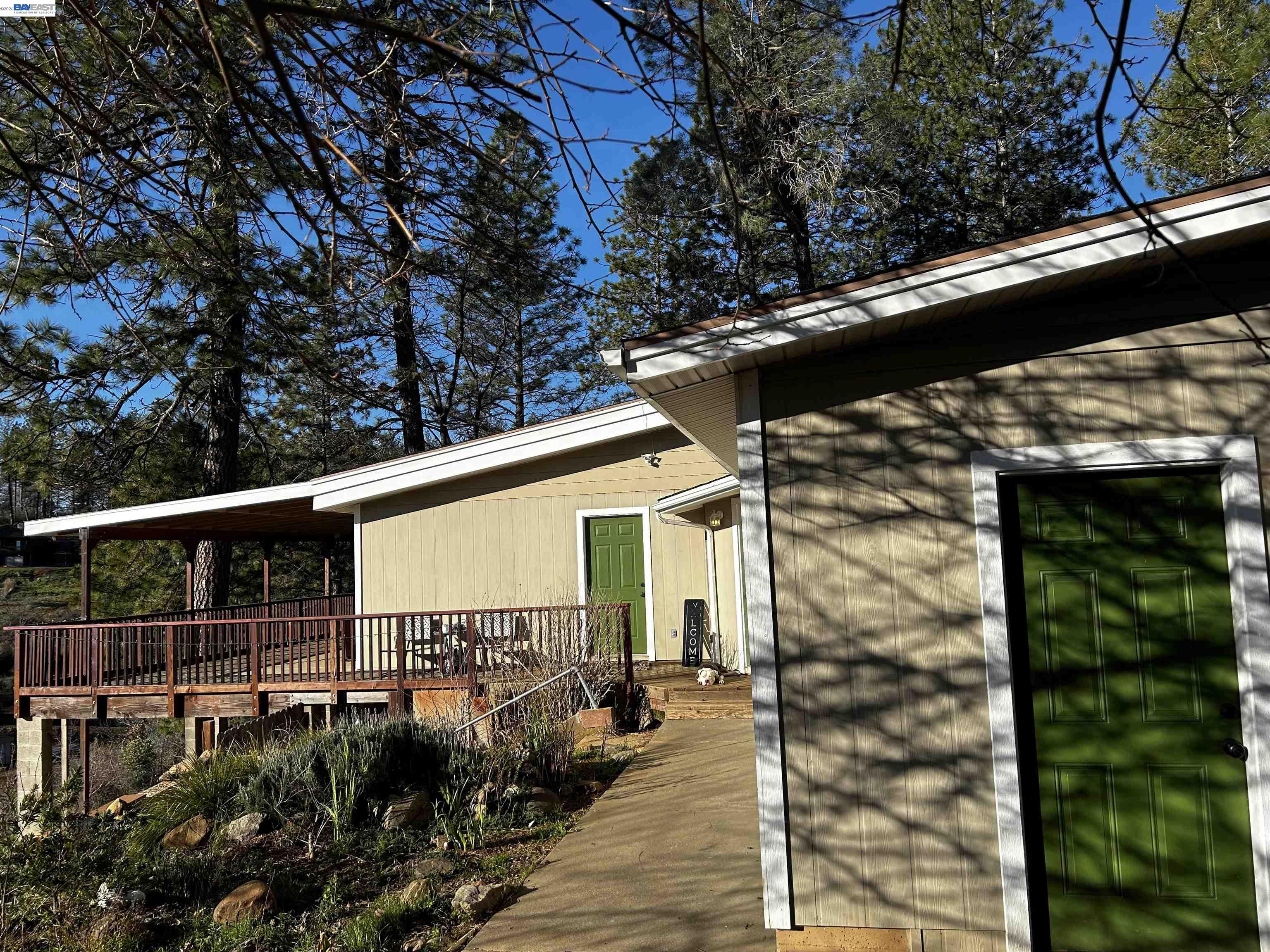 5694 Wendy Way — photo