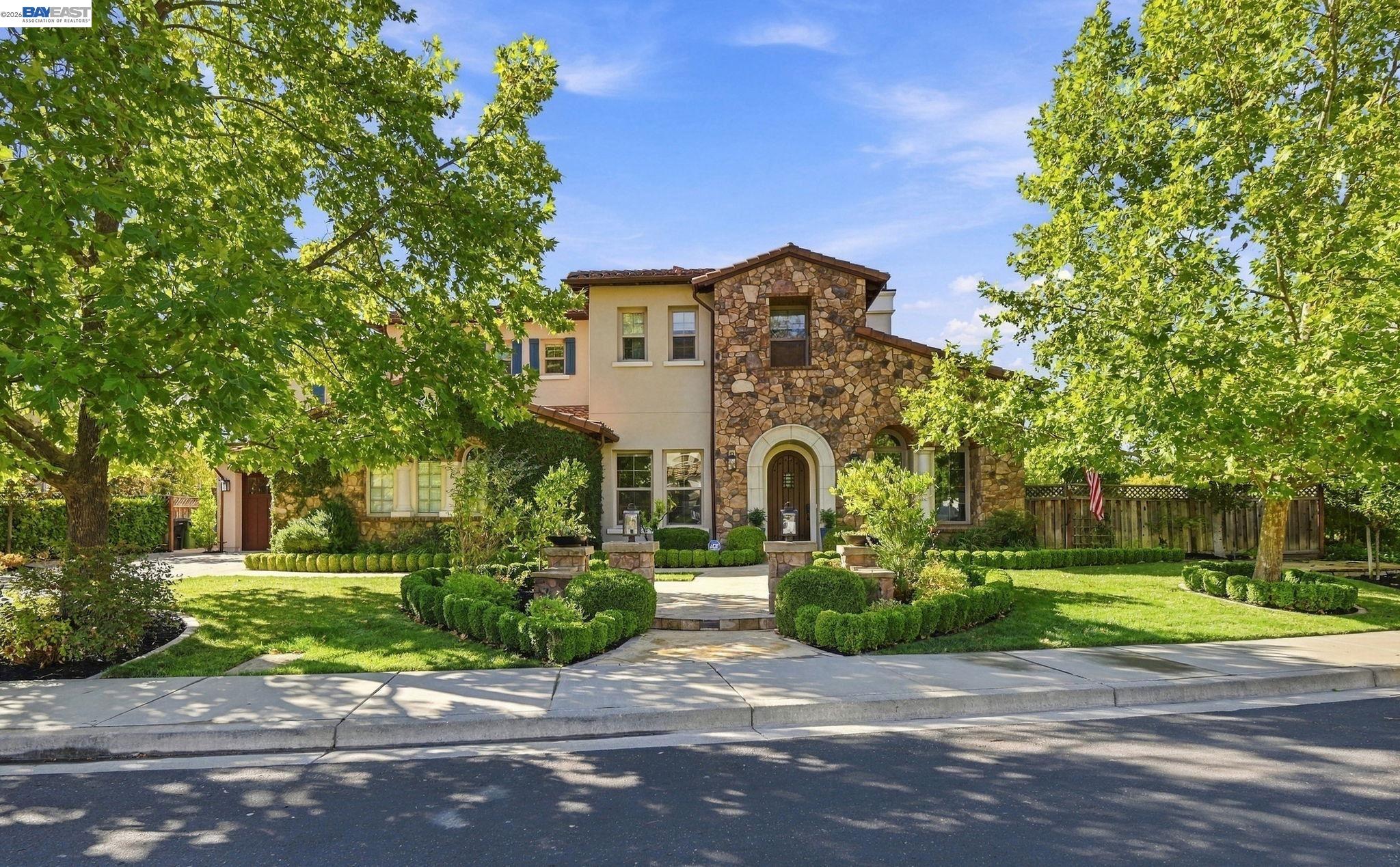370 Golden Grass Dr — photo