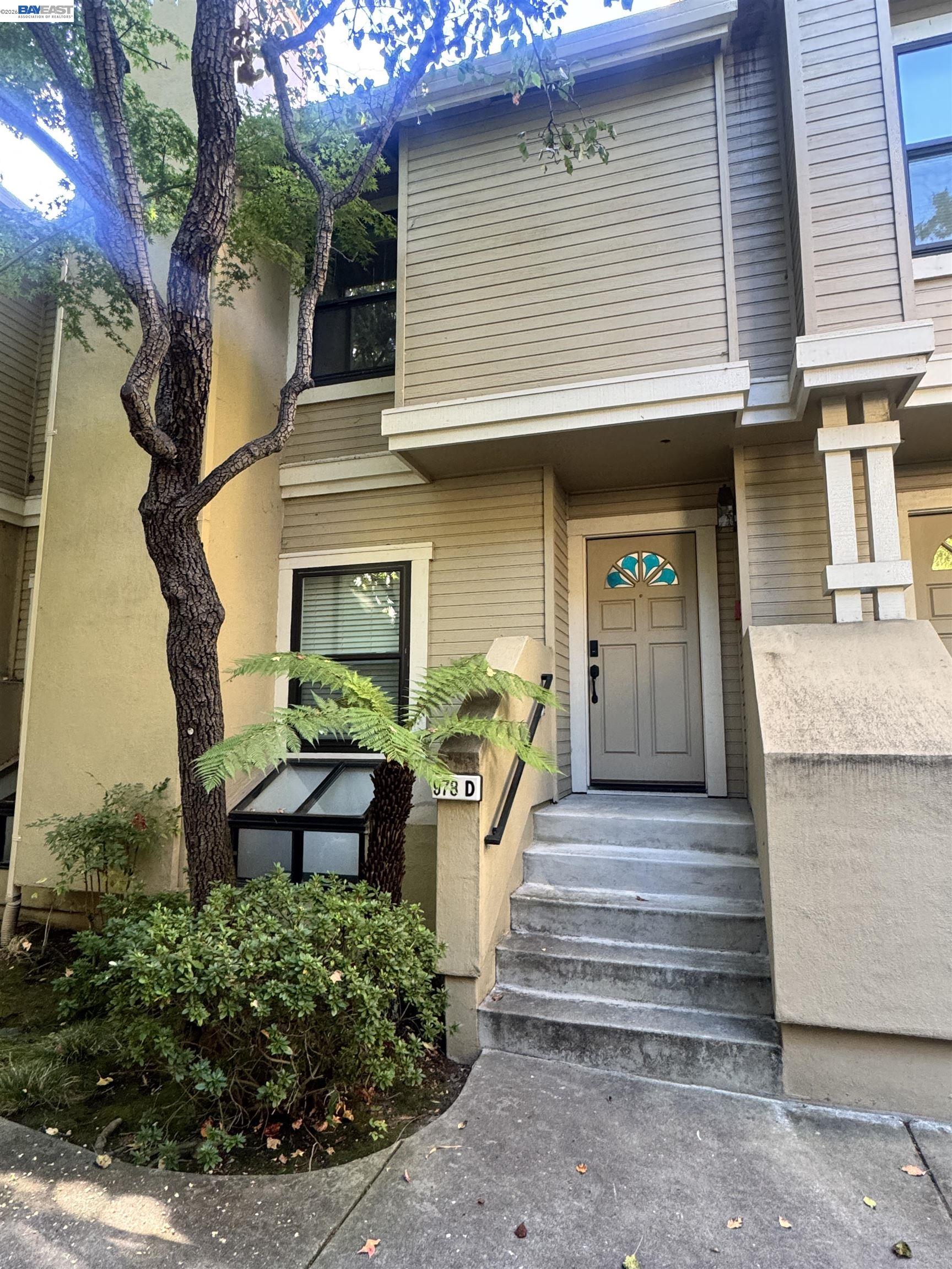 978 La Mesa Ter #D — photo