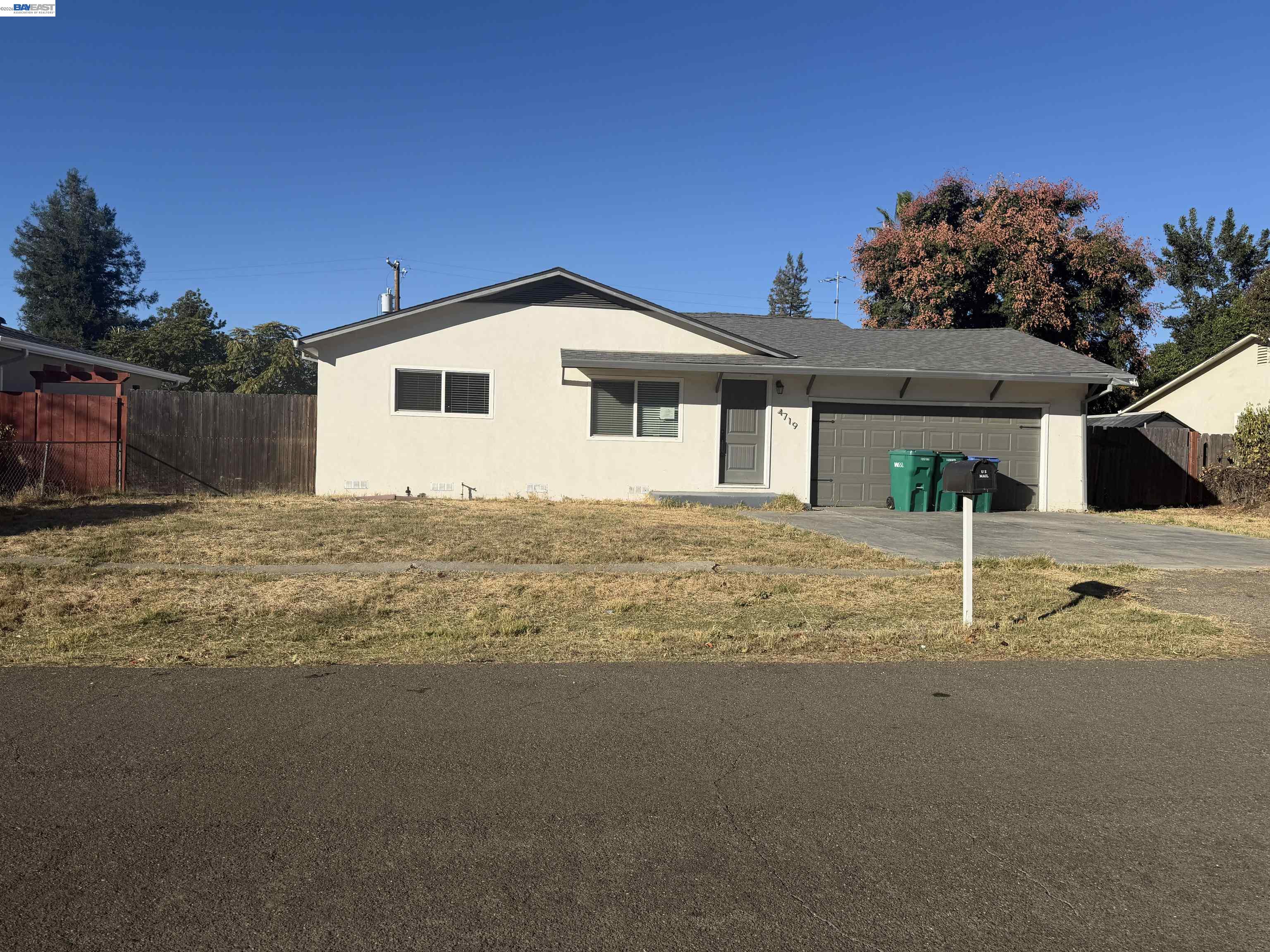 4719 Hibiscus Rd — photo