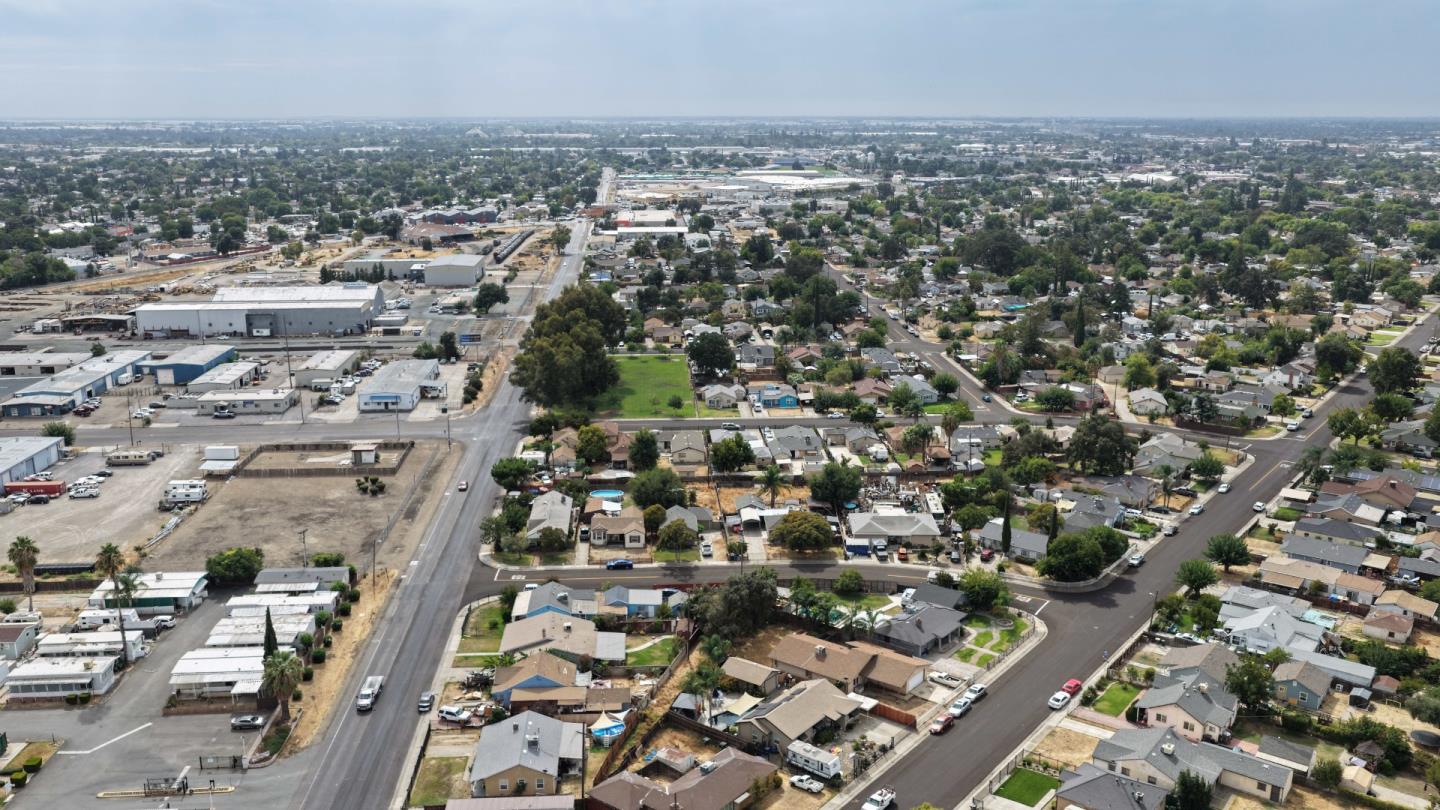 Home in Stockton, CA 95205 — photo 2