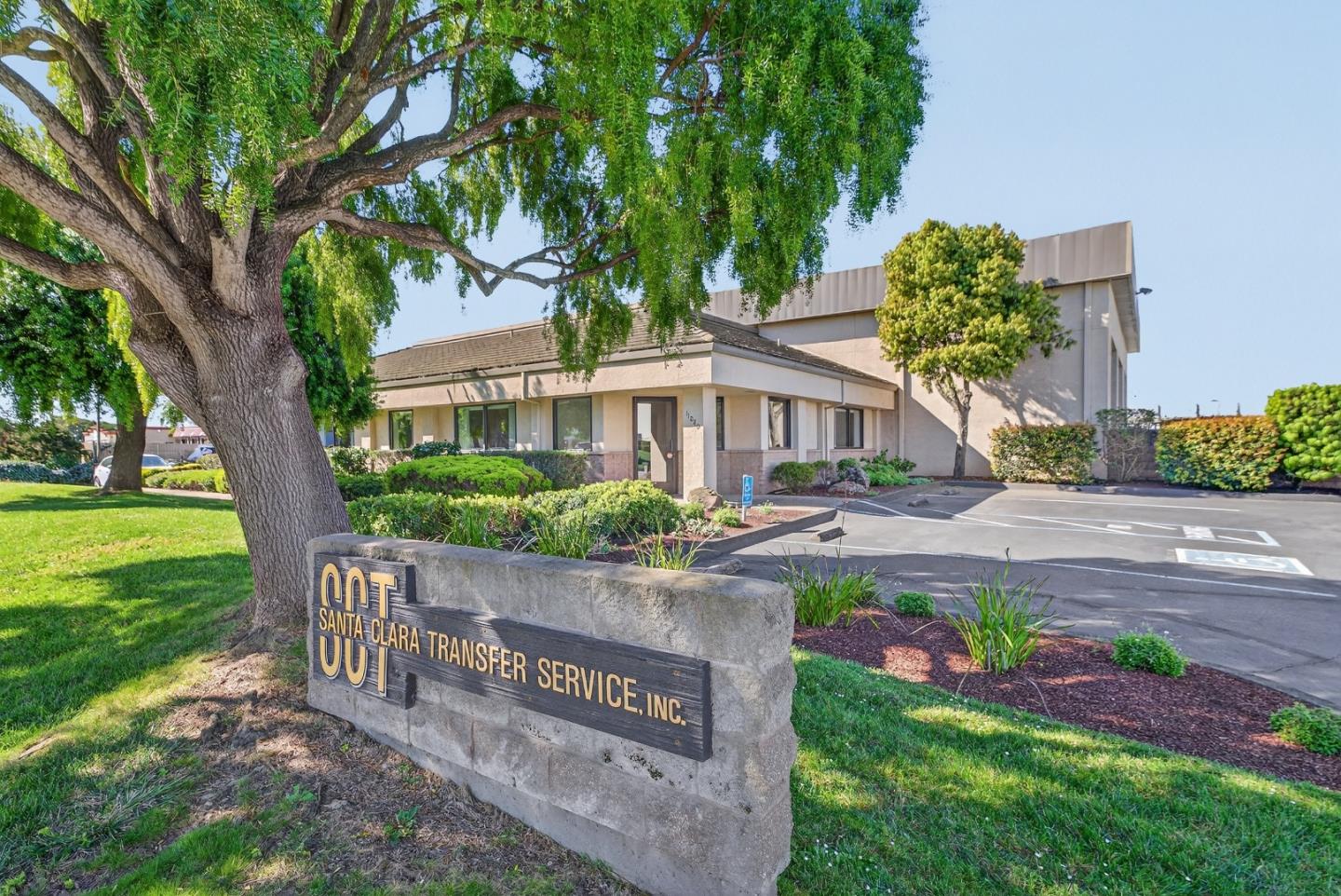 11080 Commercial Parkway — photo