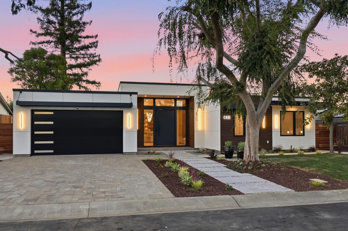 685 Riviera Drive — photo