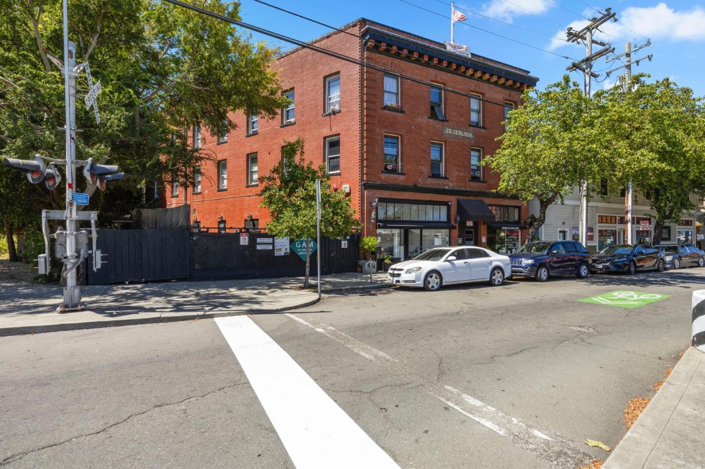 1 W Richmond Avenue — photo