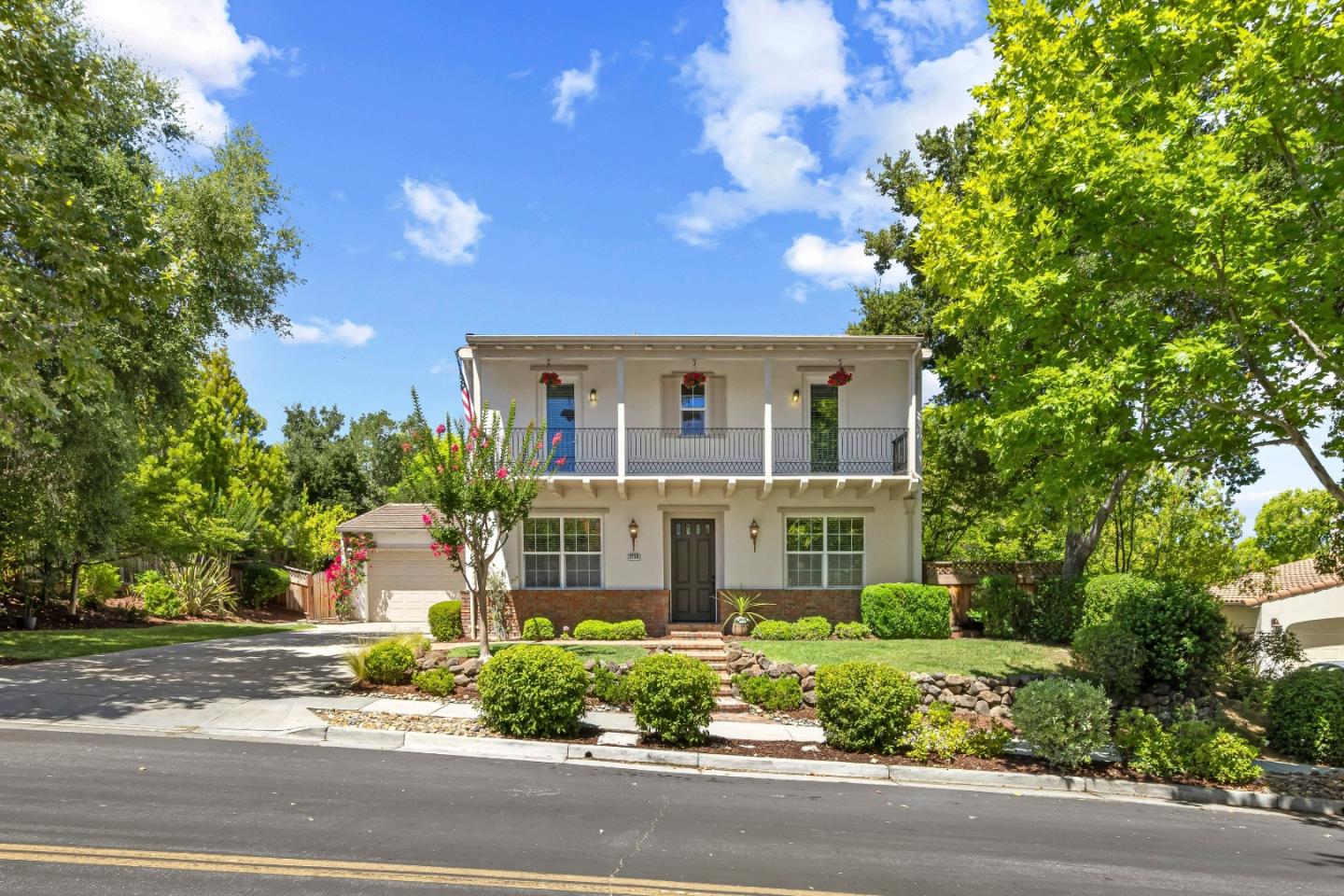 2730 Club Drive — photo