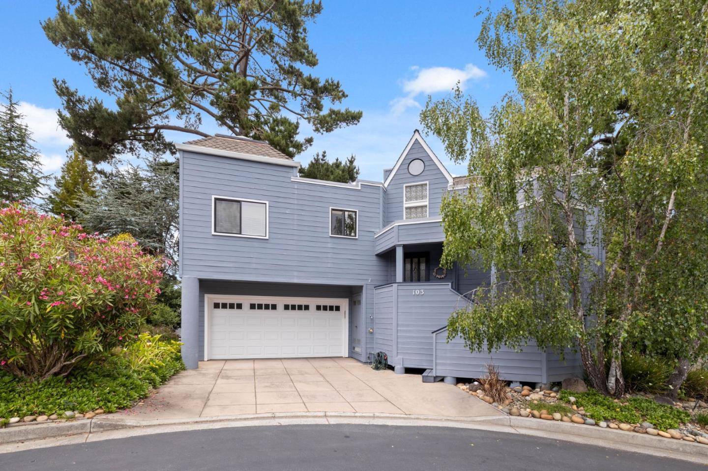 103 Dunsmuir Court — photo