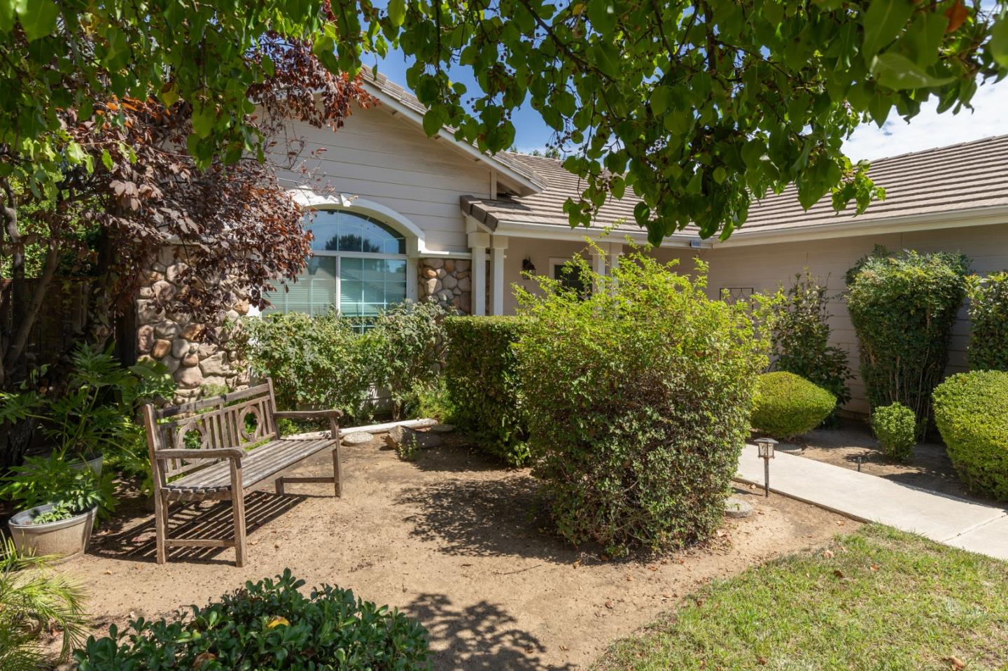 2671 Dennis Avenue, Clovis, CA 93611 — photo 2