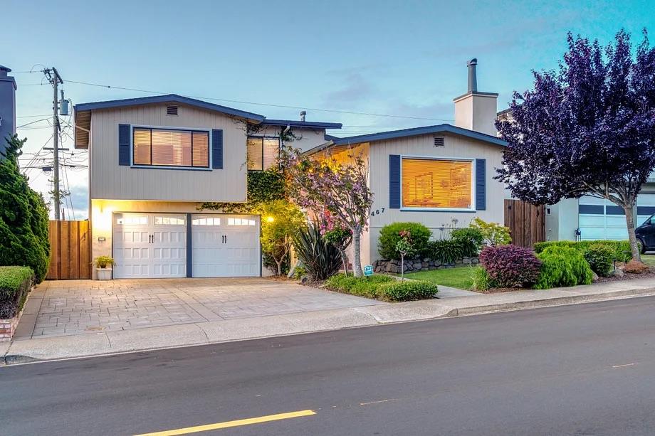 467 Avalon Drive — photo