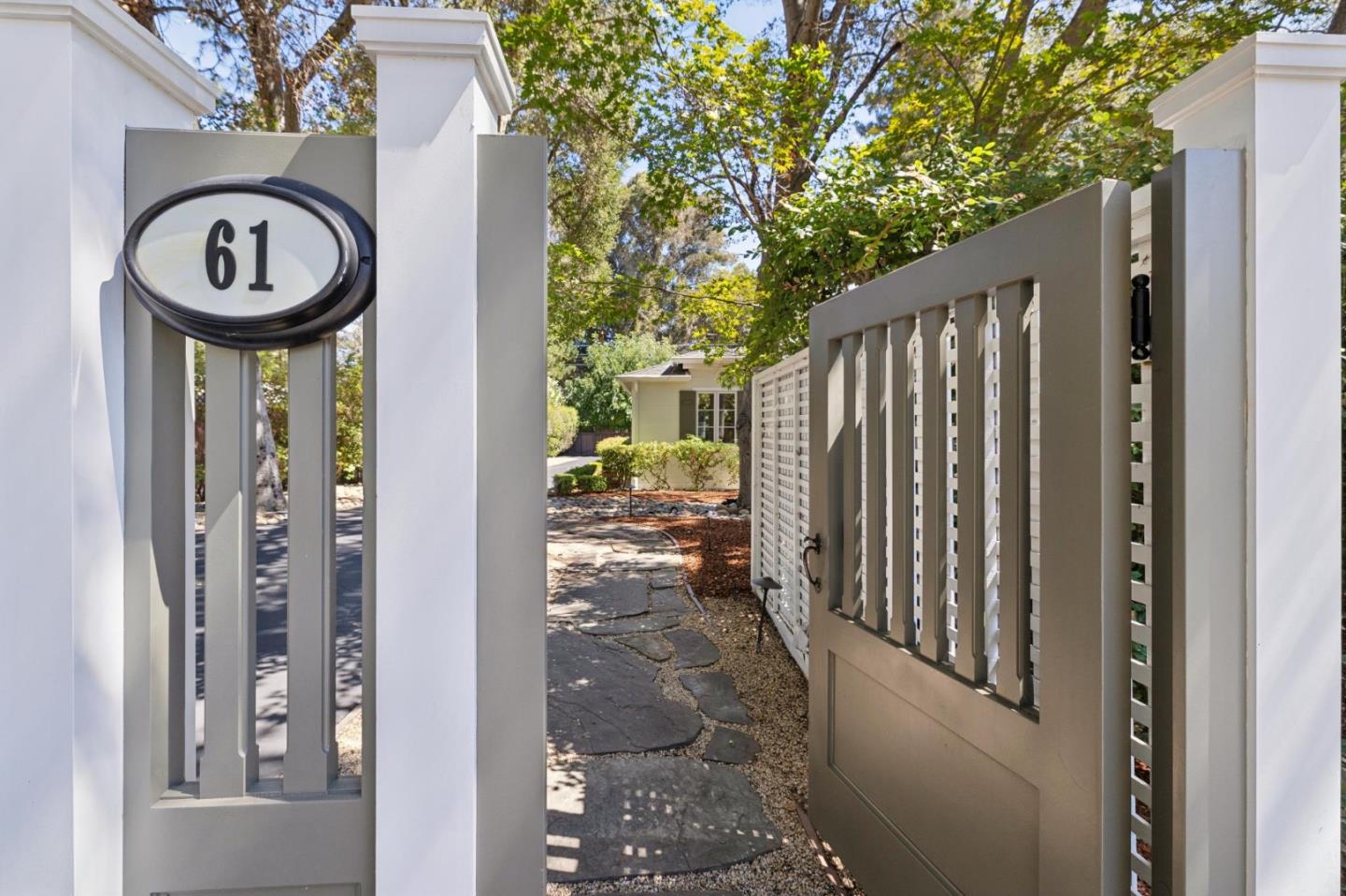 61 Lloyden Drive — photo