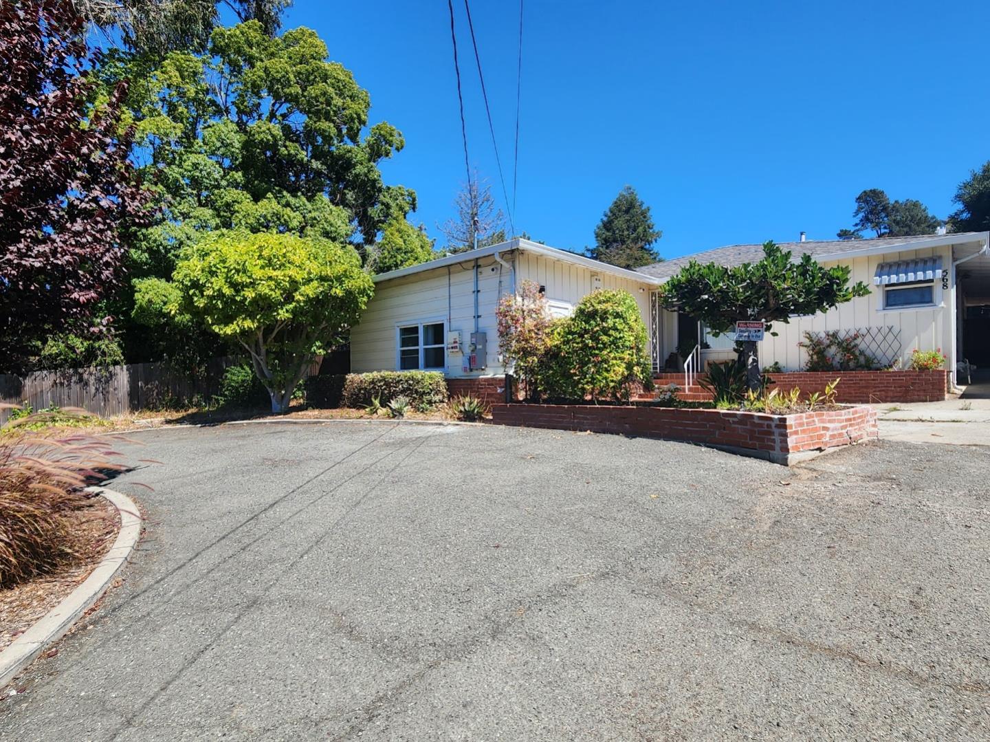 568 Admiral Callaghan Lane — photo