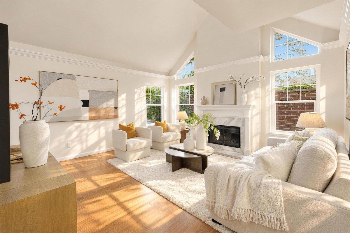 2131 Avy Avenue — photo