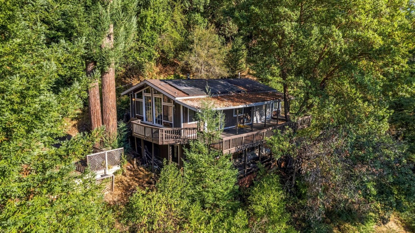 323 Tipping Way — photo