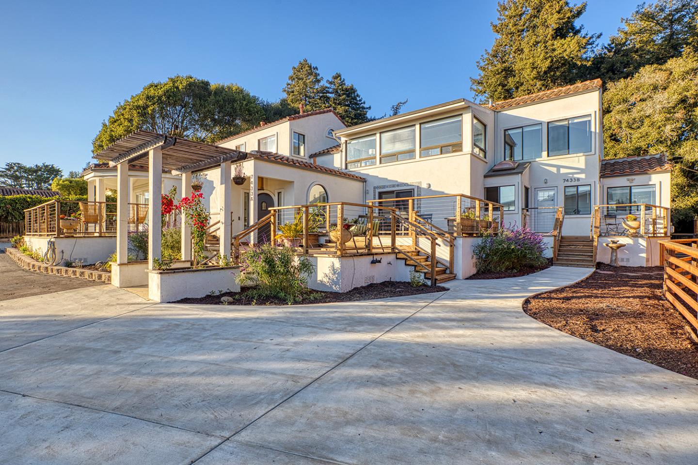 7433 Mesa Drive — photo