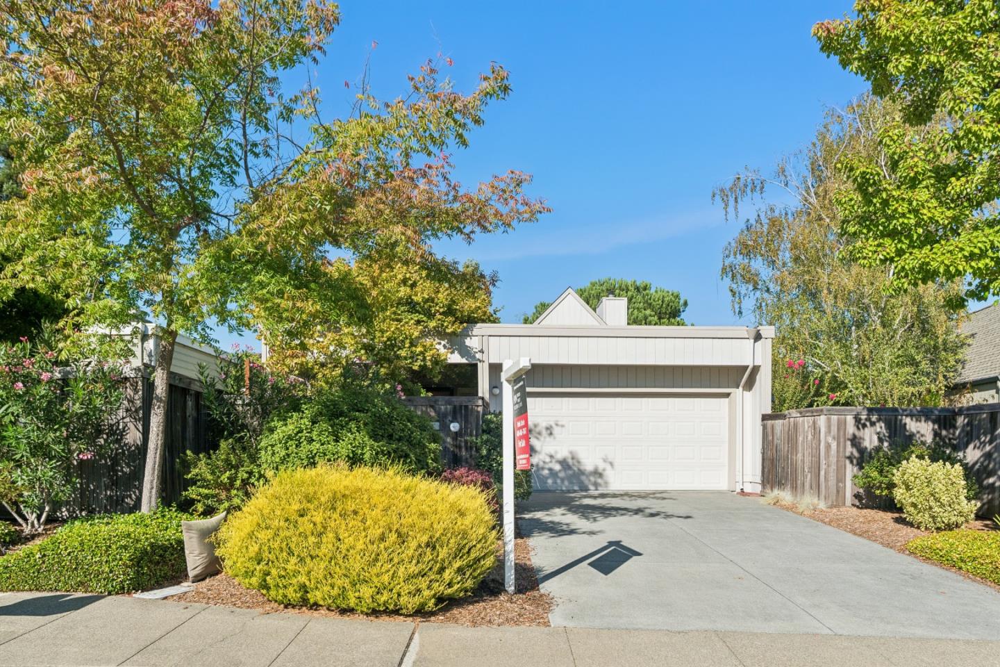 363 Dahlia Drive — photo