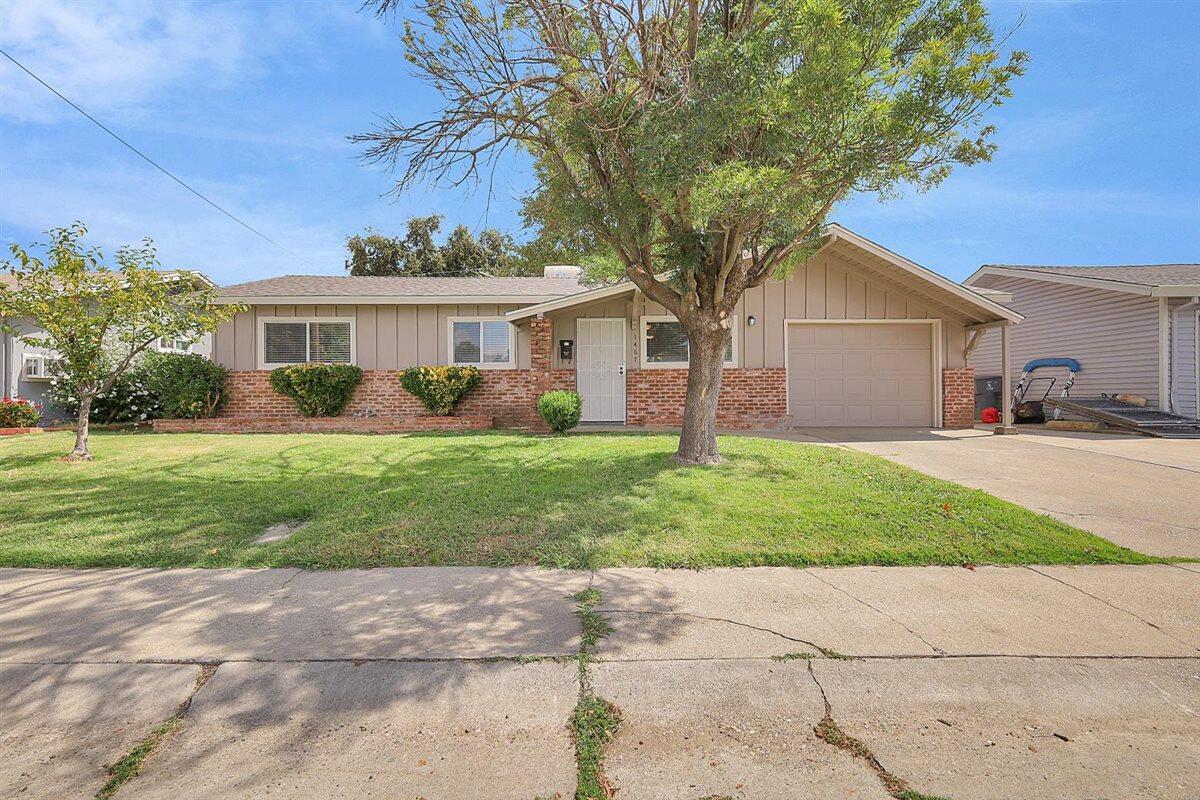 1467 Stewart Way — photo