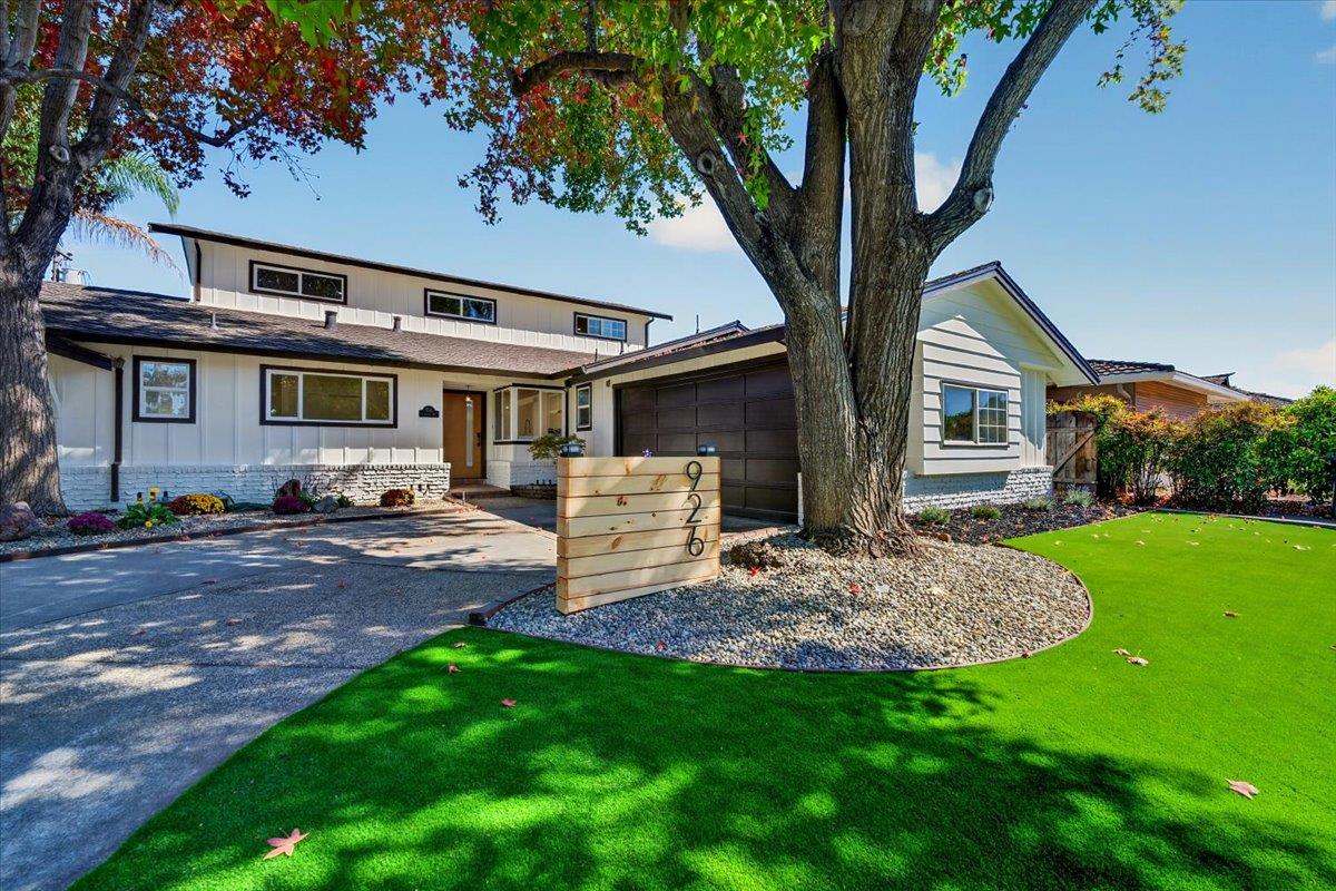 926 Radcliffe Drive — photo