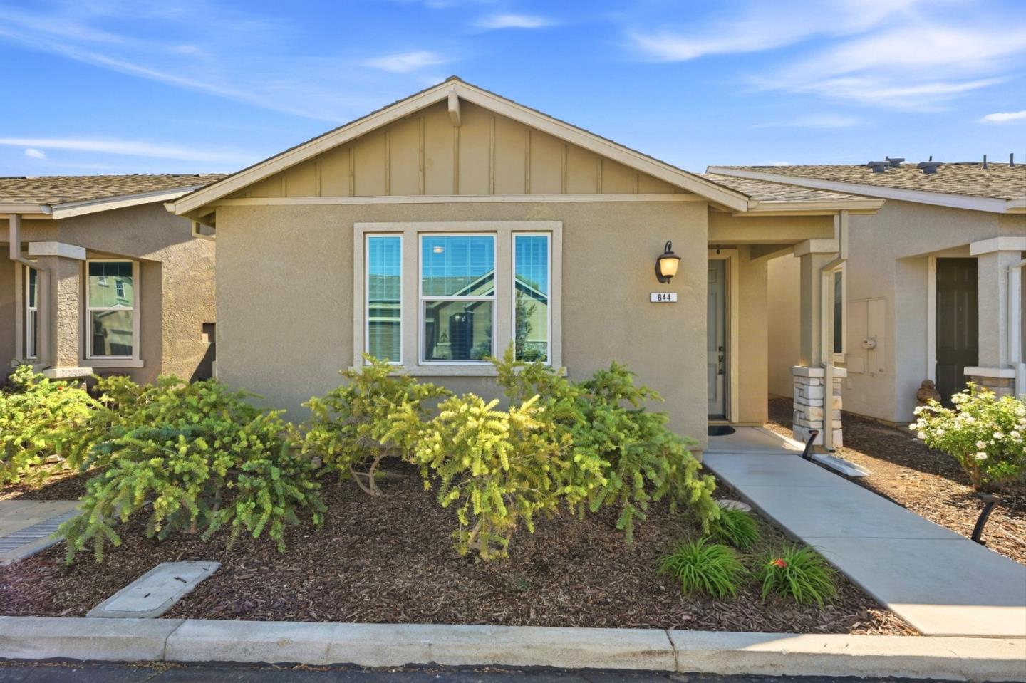 844 Castellona Drive — photo