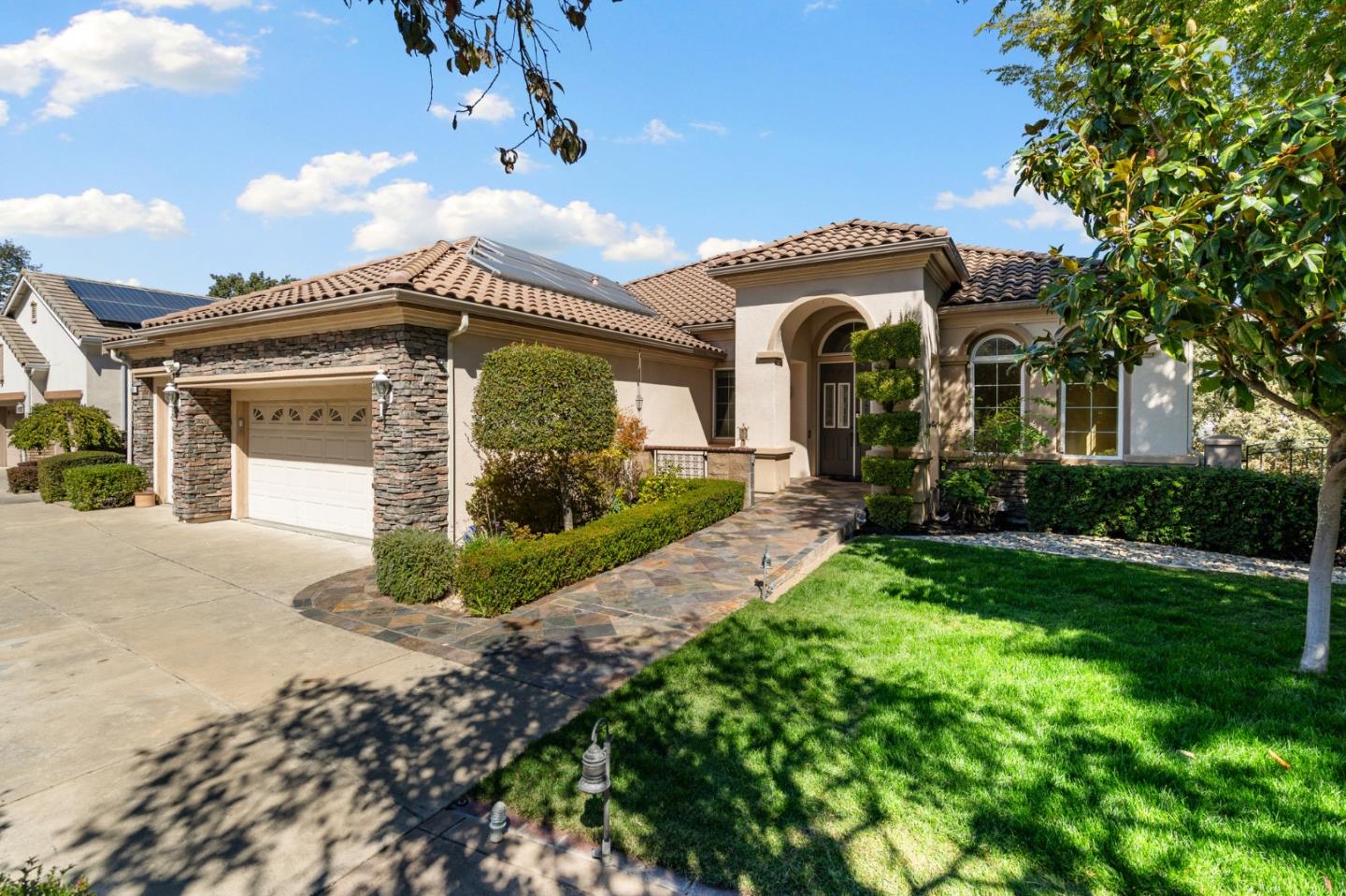 5010 Westside Drive — photo