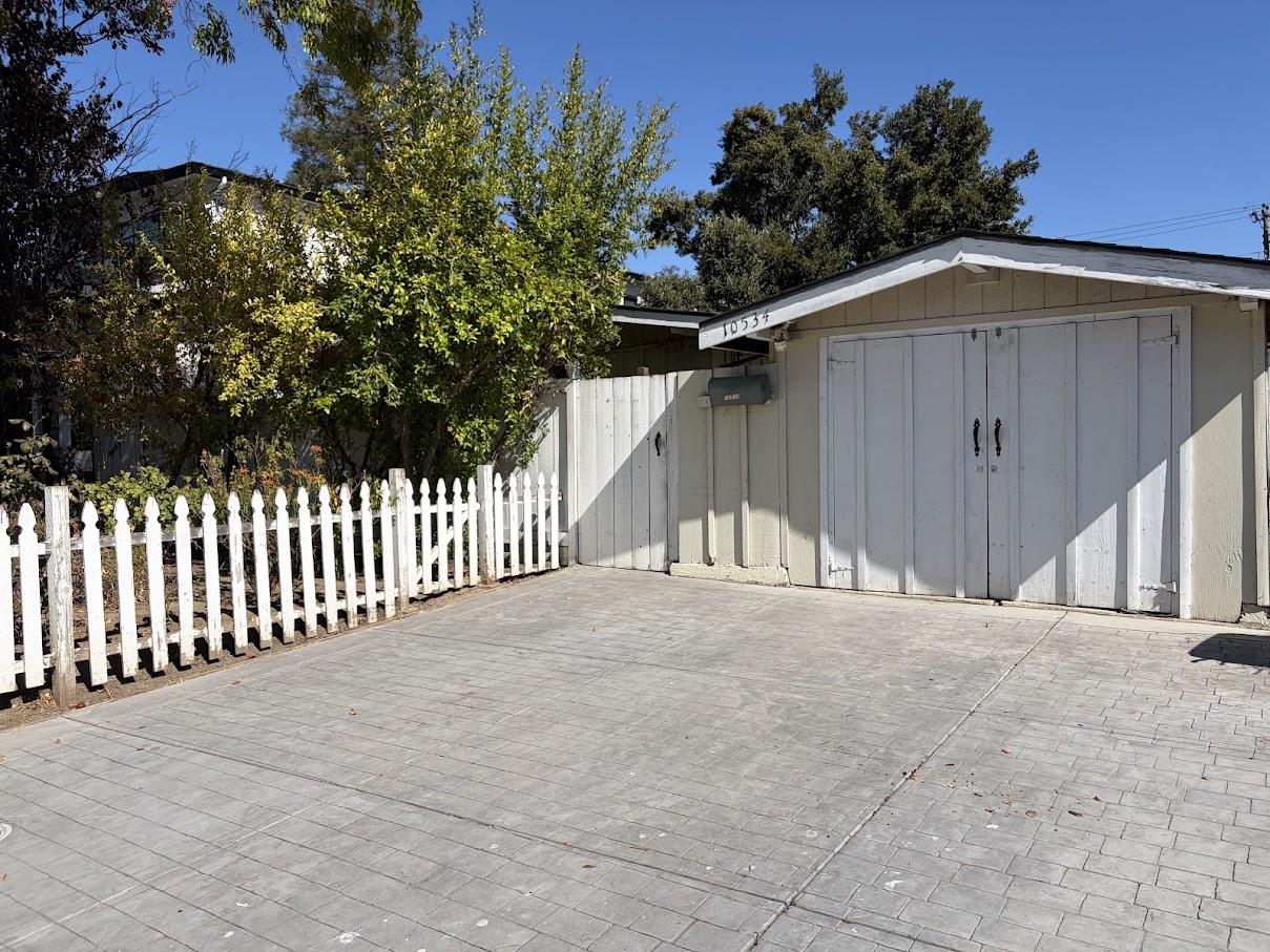 10534 Sterling Boulevard — photo
