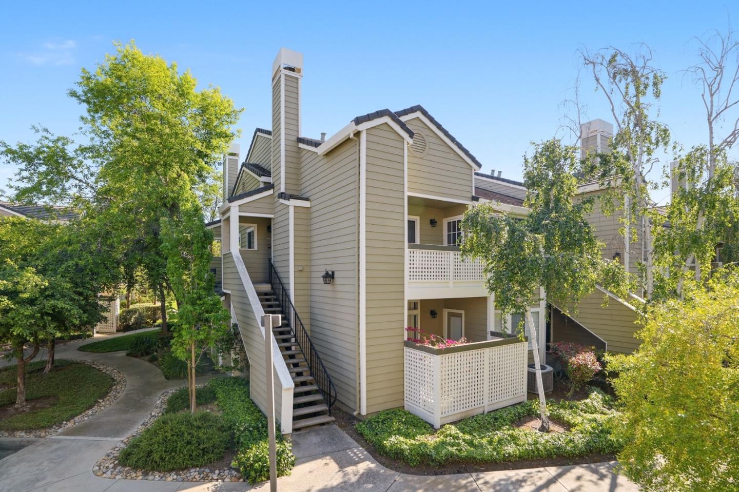 5940 Bridgeport Lake Way — photo