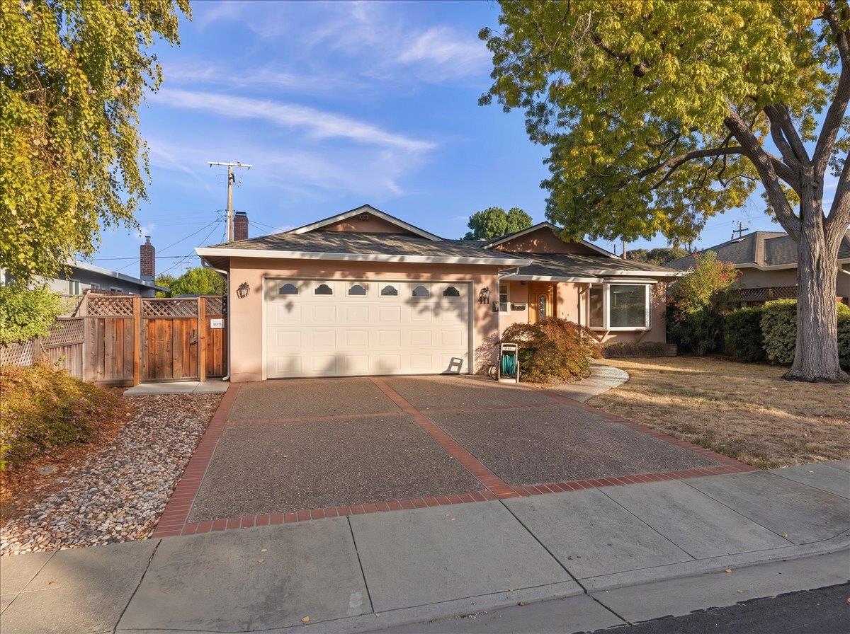 411 Radcliffe Drive — photo
