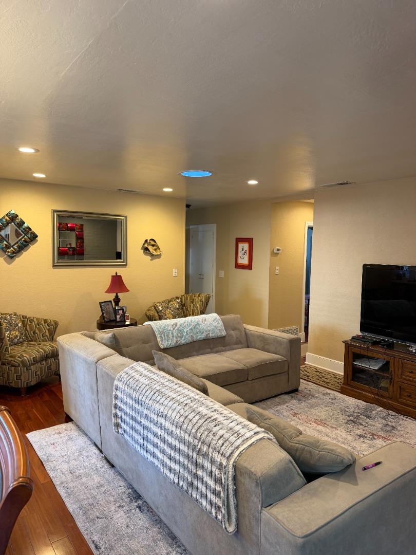 Home in Hayward, CA 94544 — photo 3