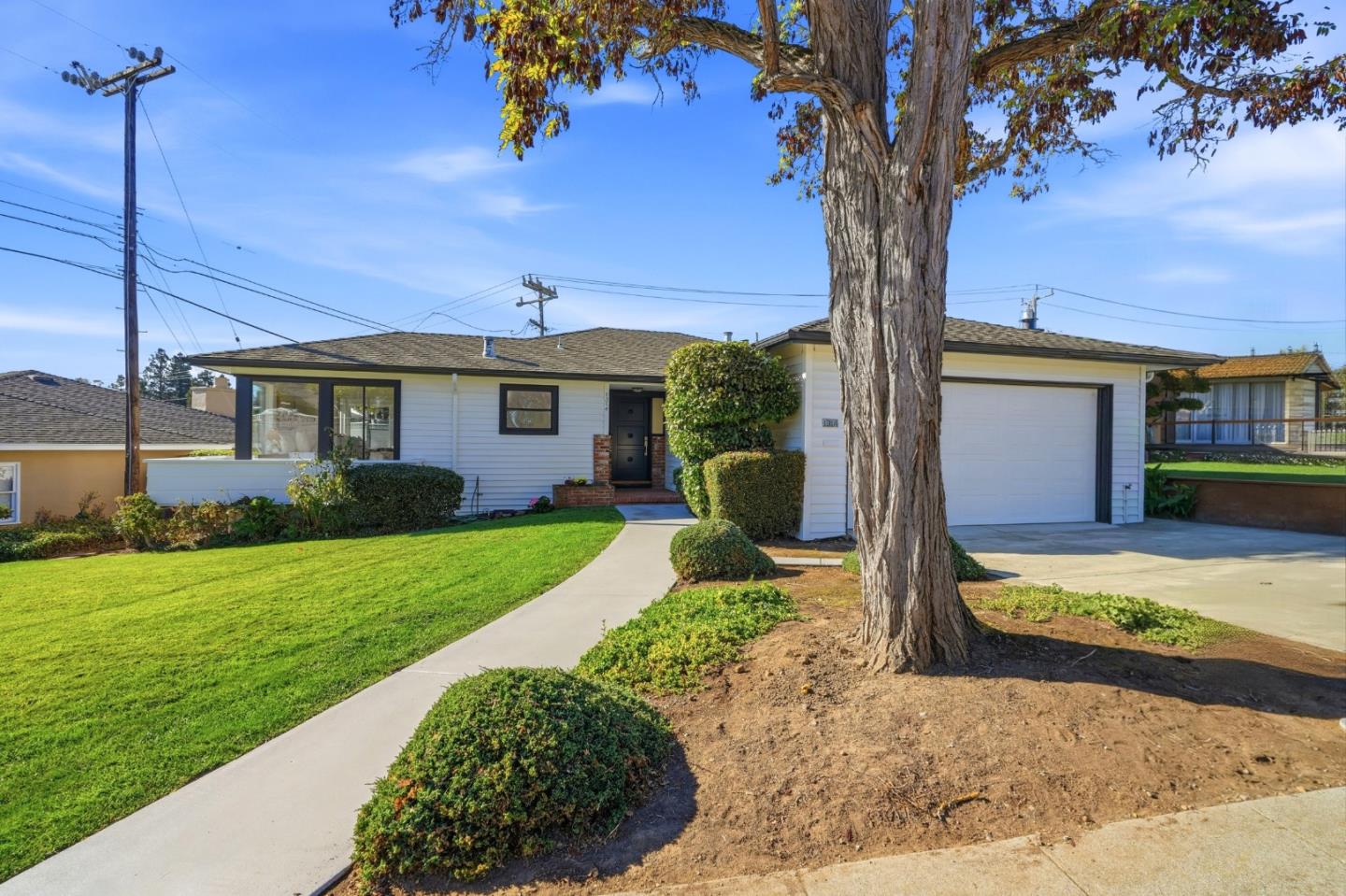 Home in San Mateo, CA 94402 — photo 2