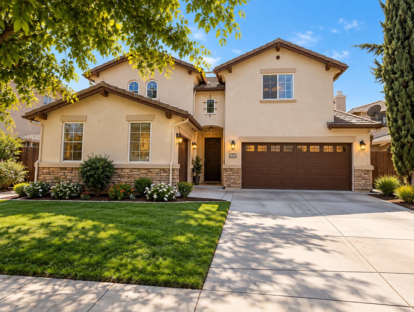 1322 Pinto Way — photo