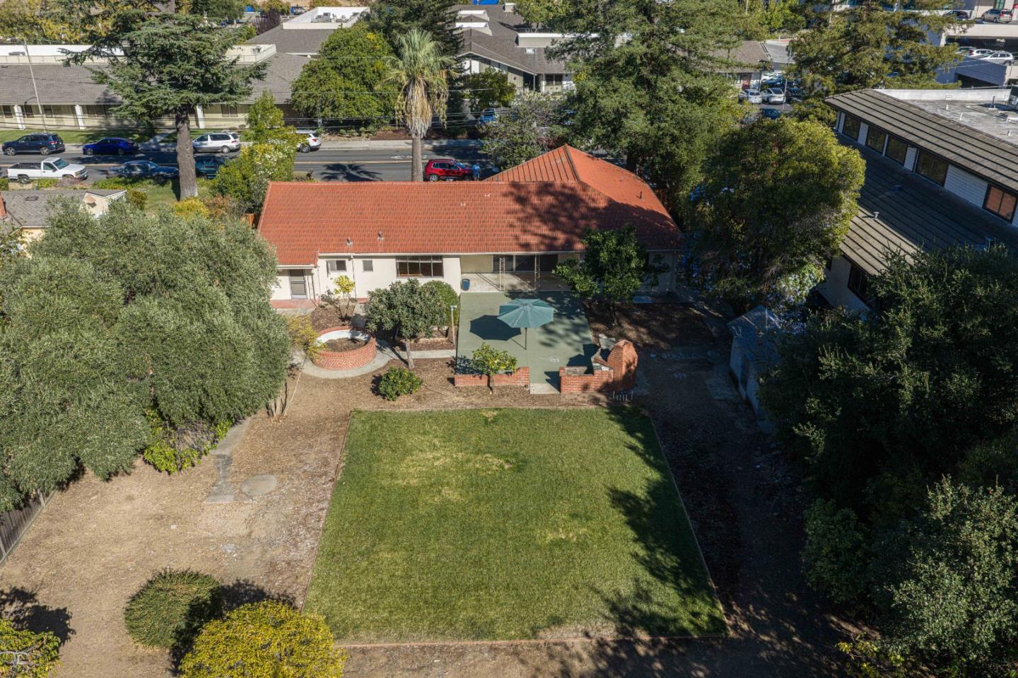 Home in Los Gatos, CA 95032 — photo 2
