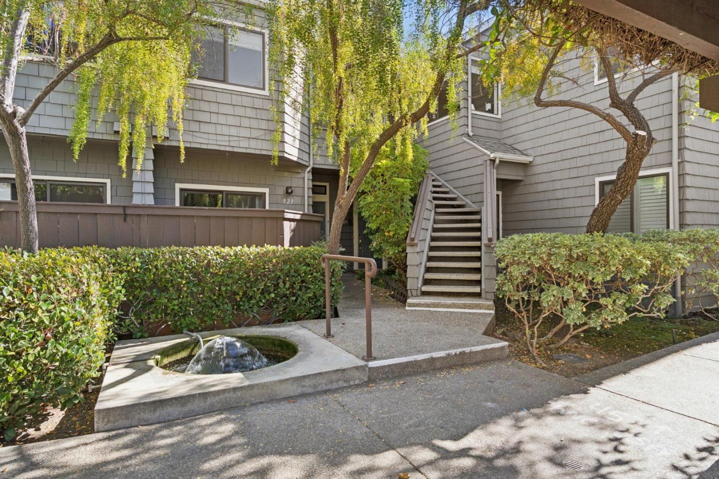 Home in San Mateo, CA 94404 — photo 2