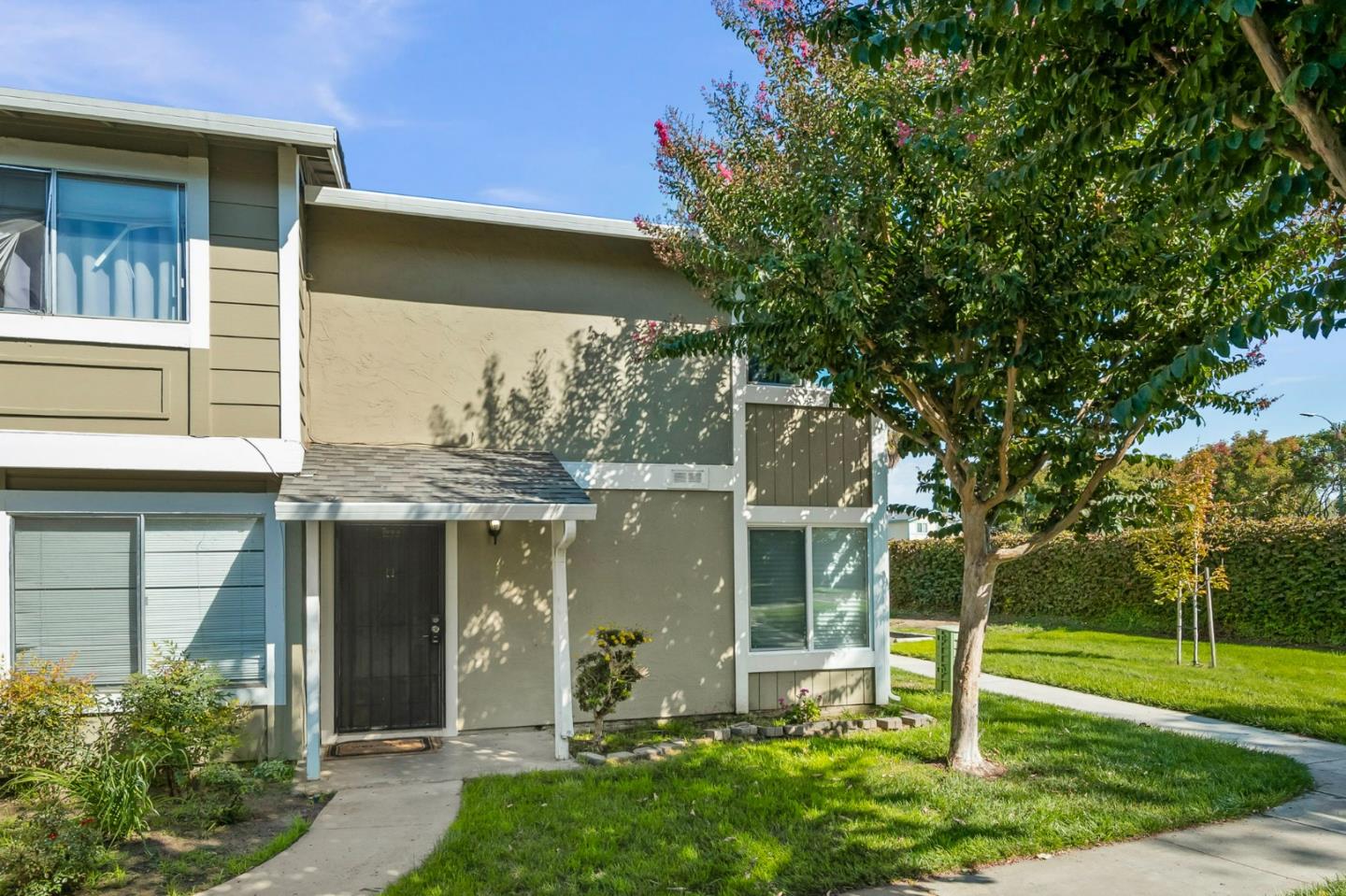 2346 Warfield Way #D — photo