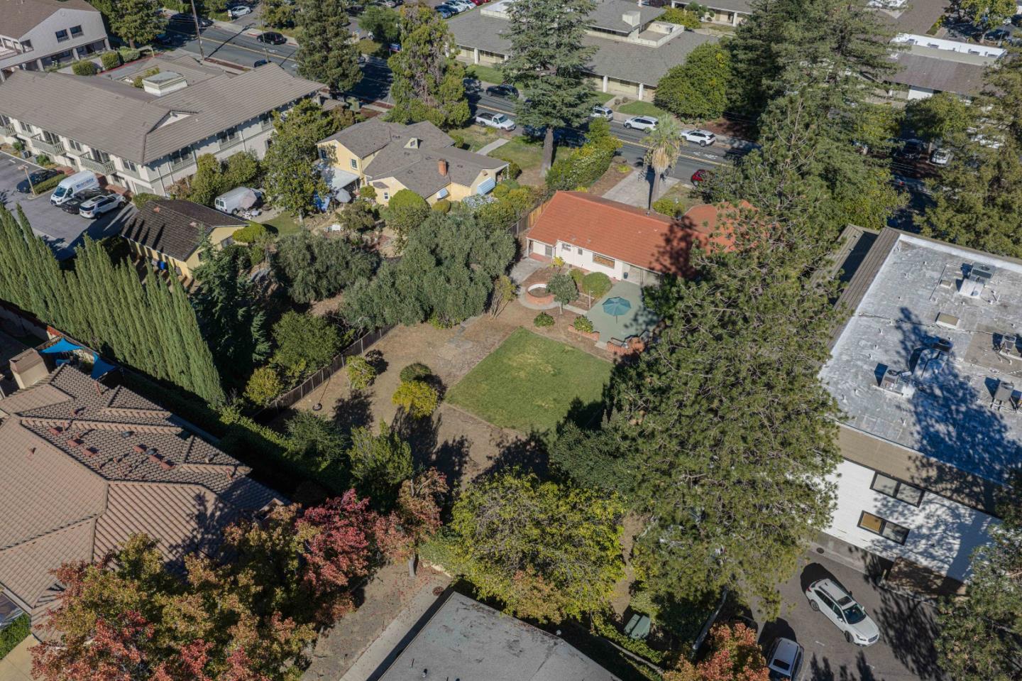 Home in Los Gatos, CA 95032 — photo 2