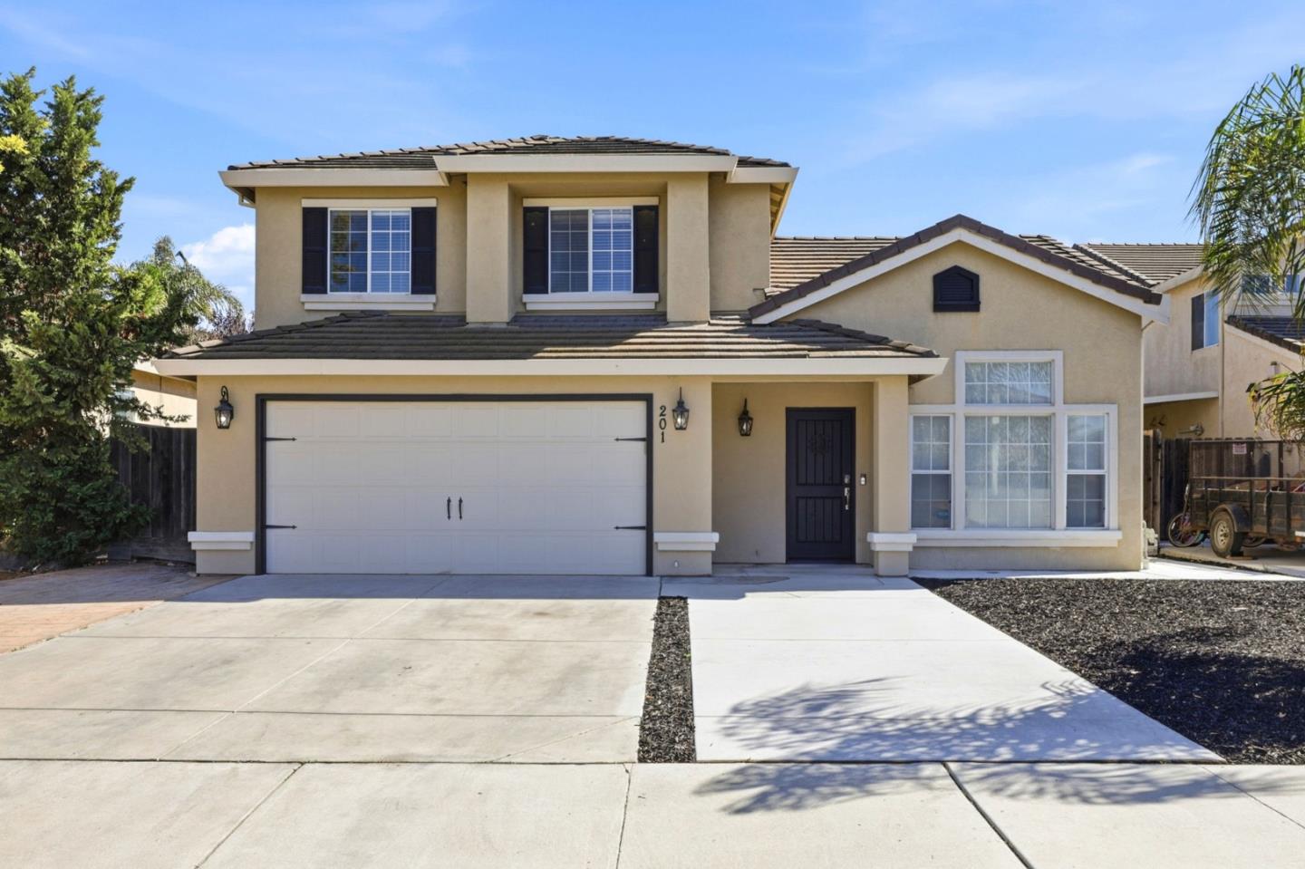 201 Le Chateau Drive — photo