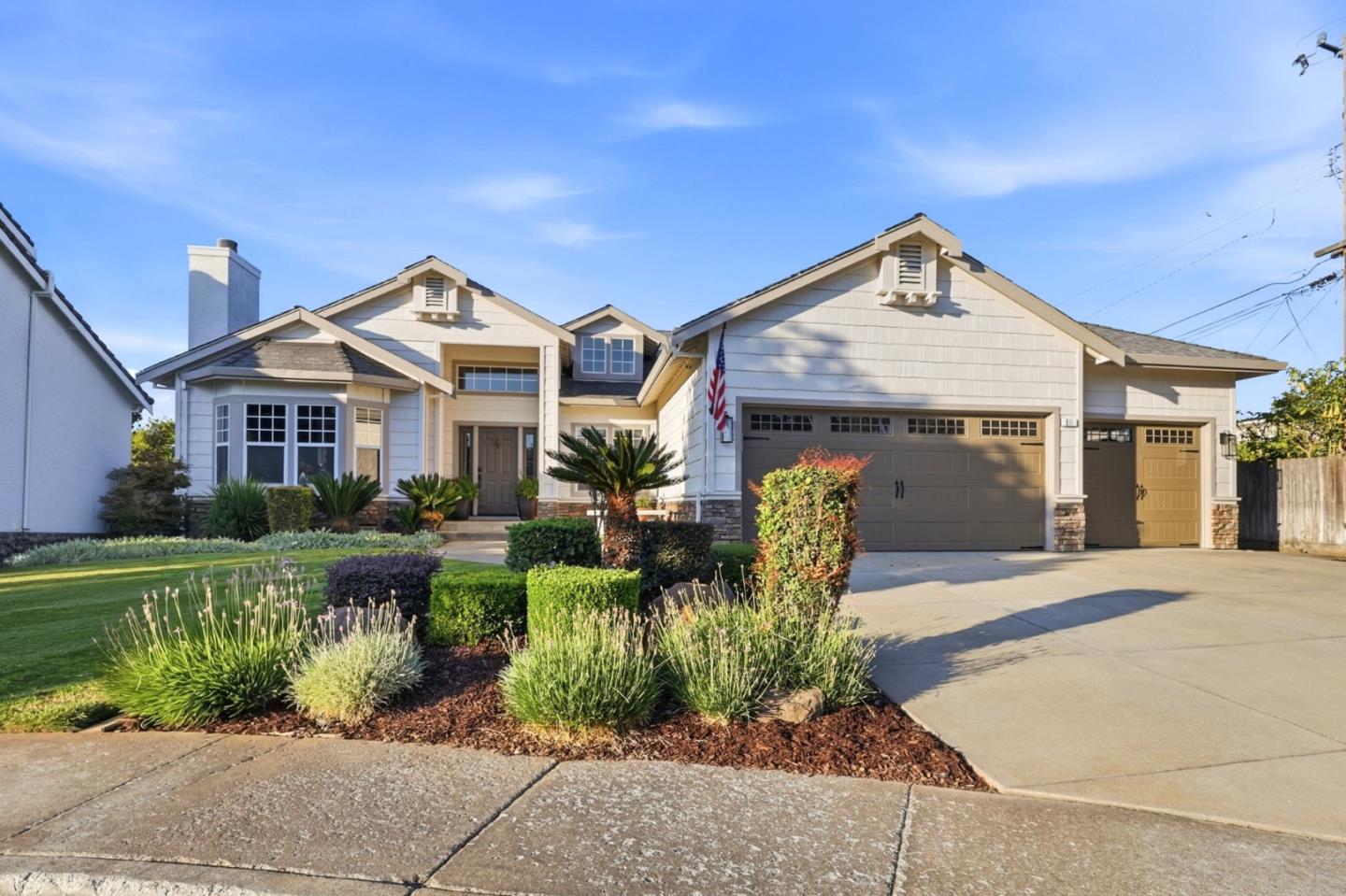 811 Greystone Court — photo