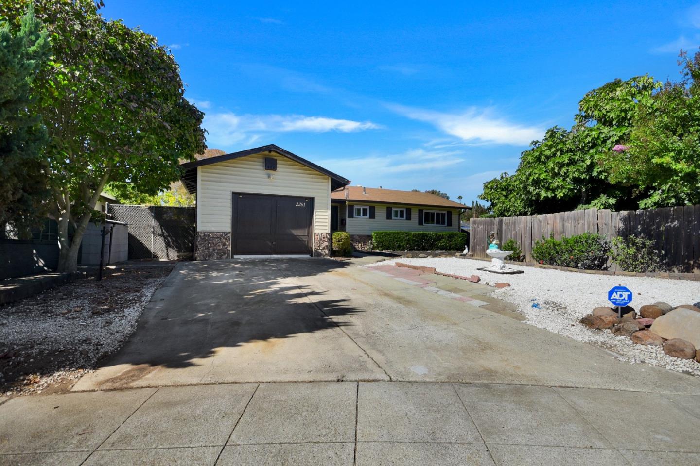 Home in East Palo Alto, CA 94303 — photo 2