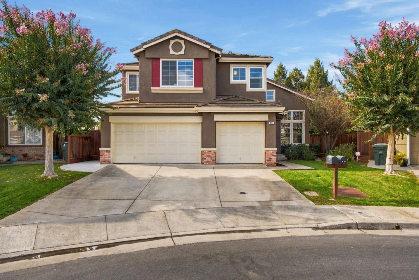1162 Apache Court — photo