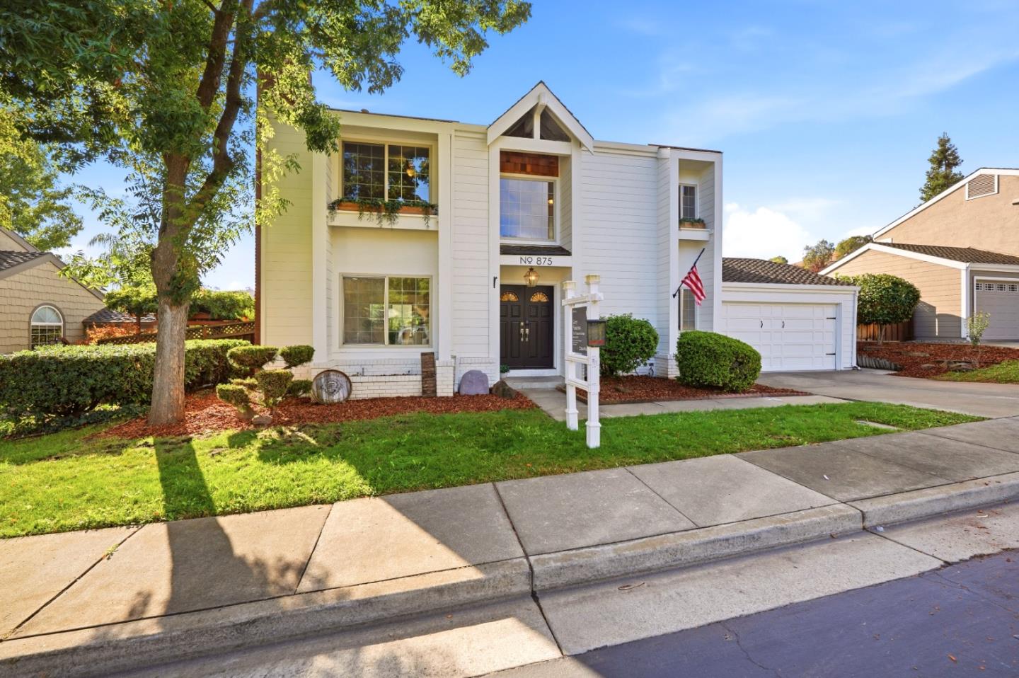 875 Oak Park Drive — photo