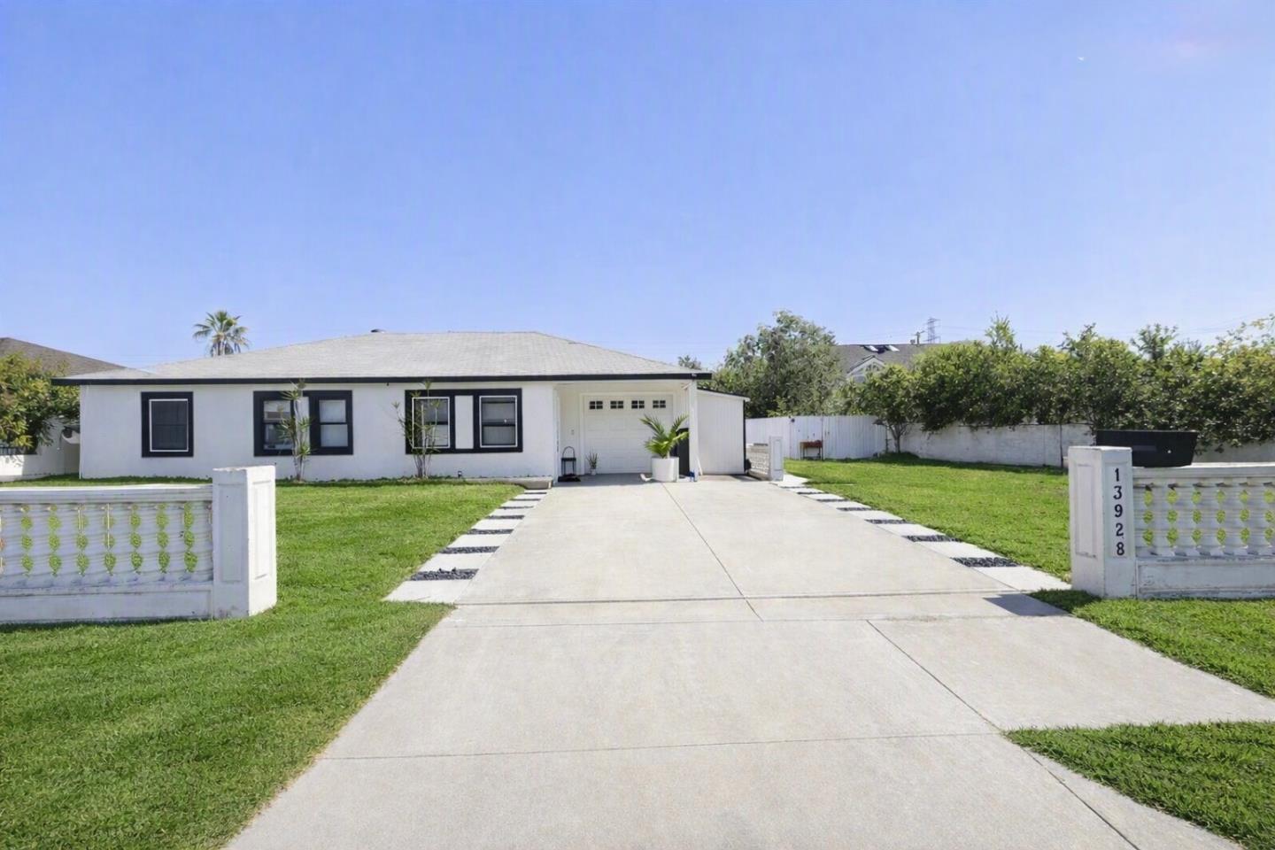 13928 Gardenland Avenue — photo