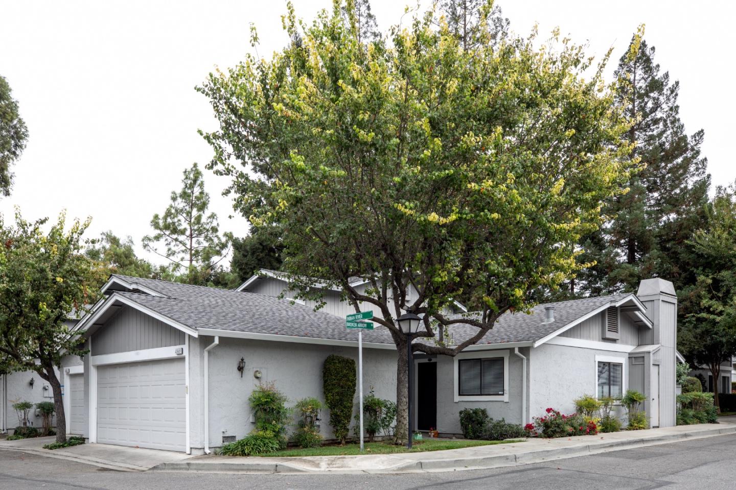 4868 Indian River Court — photo