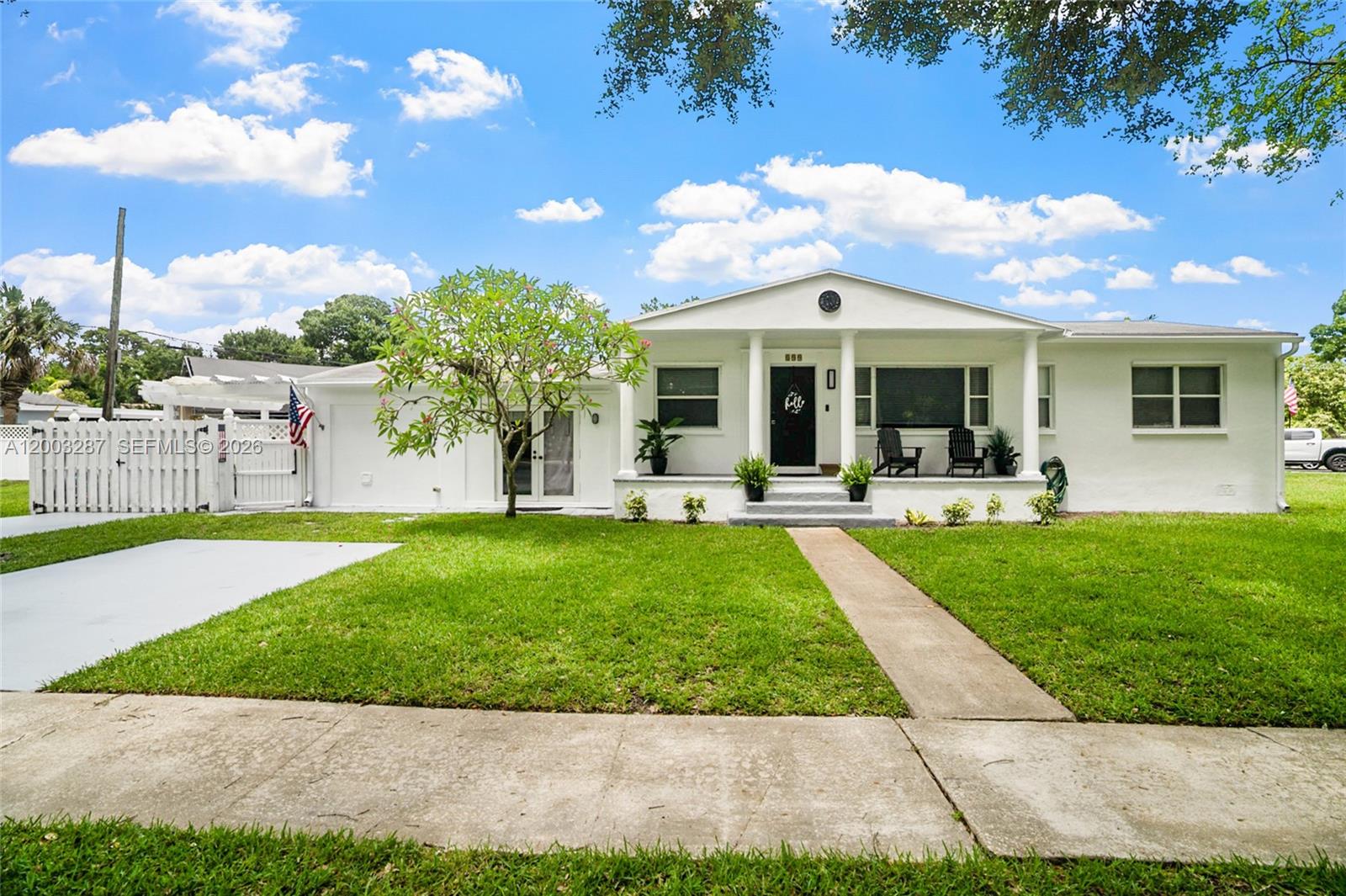 899 E Country Club Circle — photo