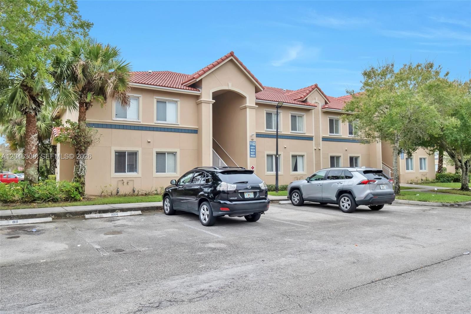 1103 Golden Lakes Boulevard 1013 — photo