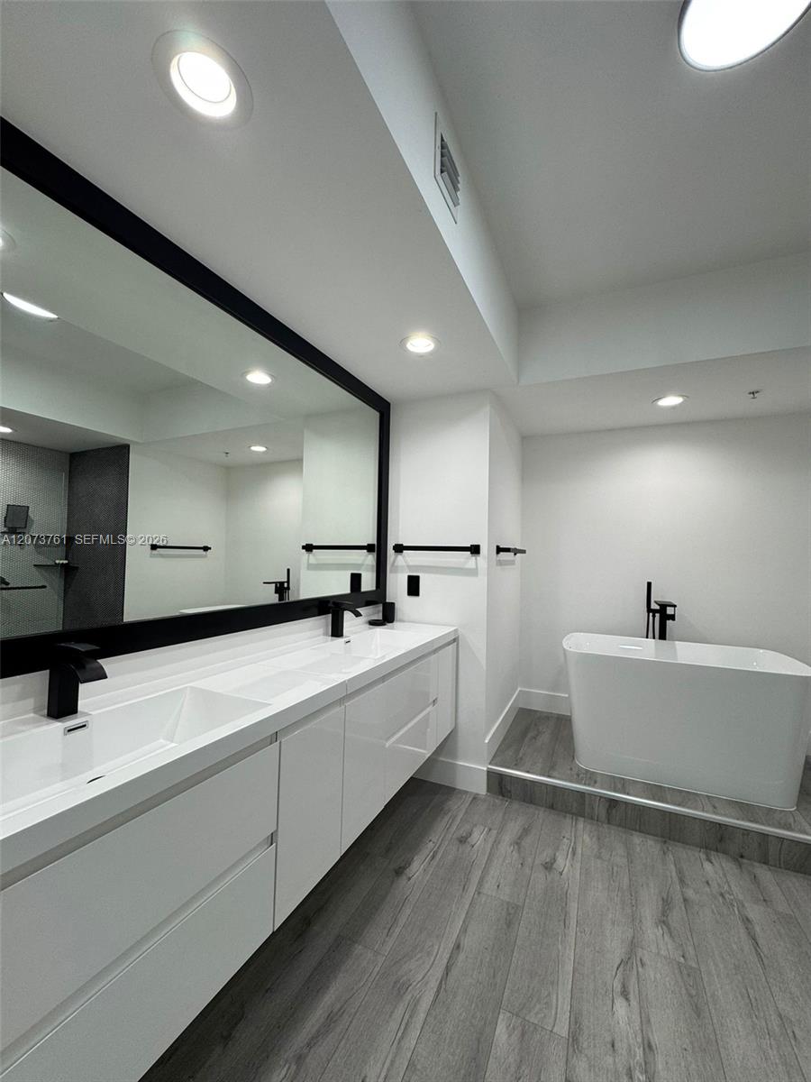 15051 Royal Oaks Lane 1403 — photo