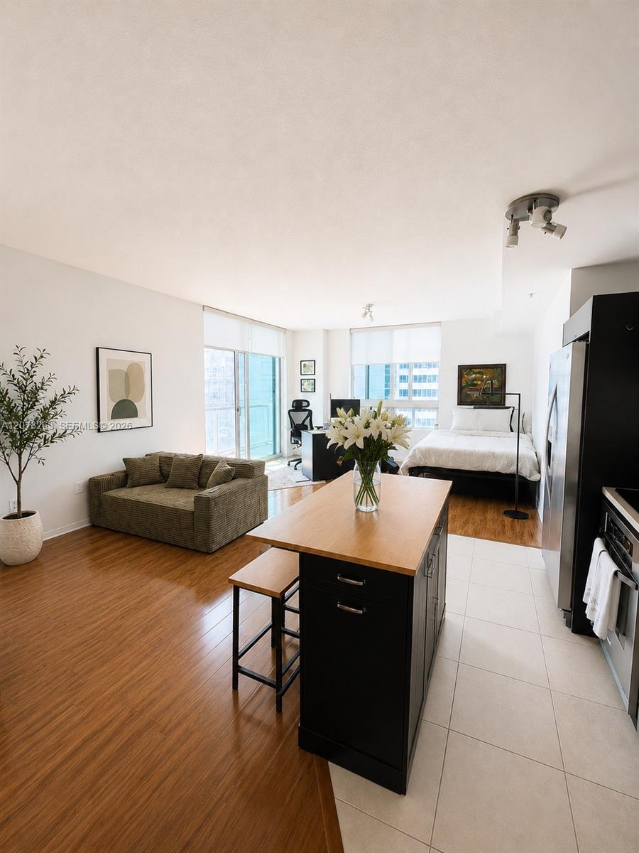1900 N Bayshore Drive 3005 — photo