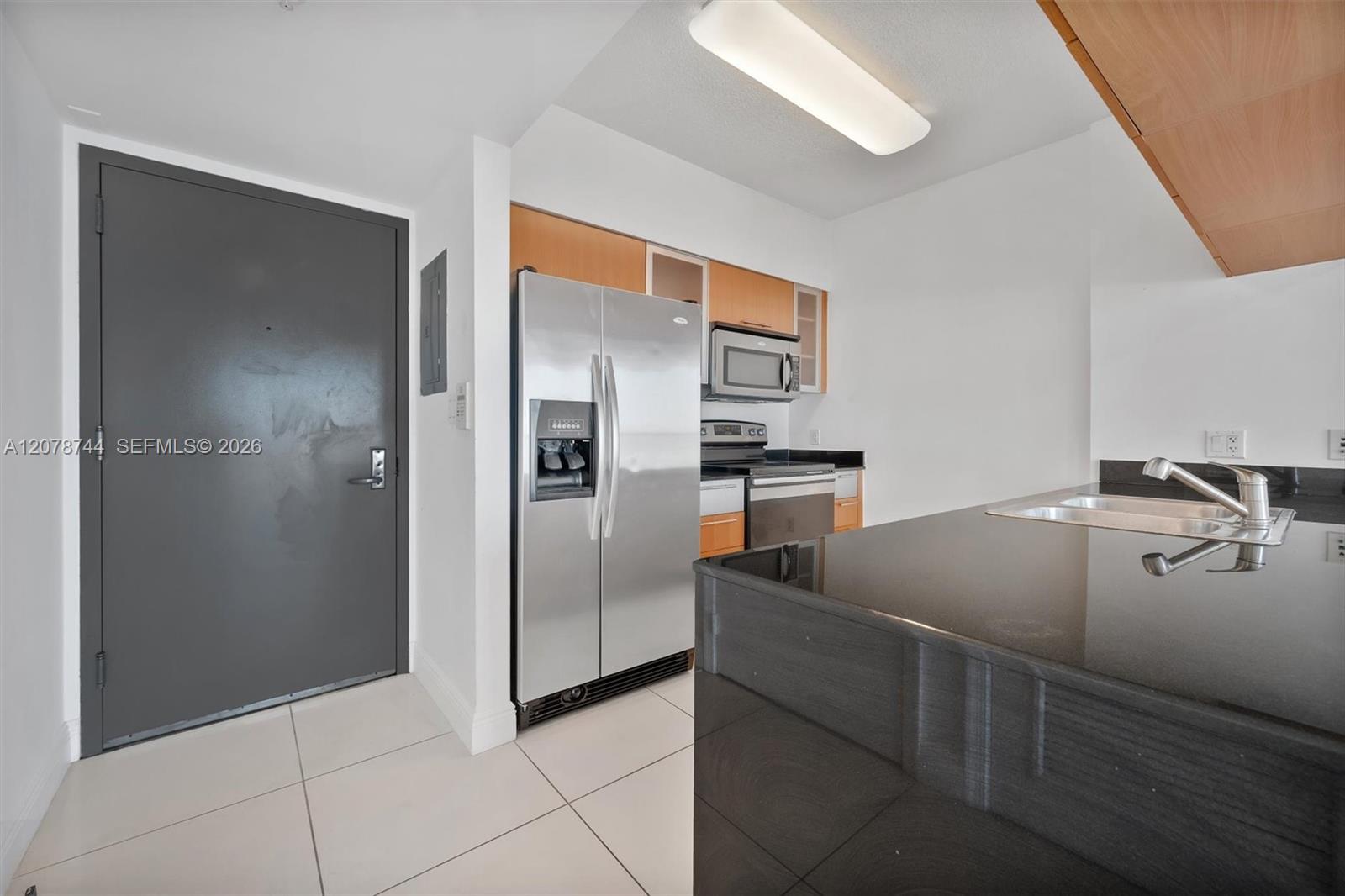 1750 N Bayshore Drive 4011 — photo