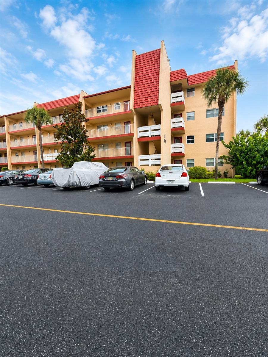 1035 Country Club Drive 408 — photo