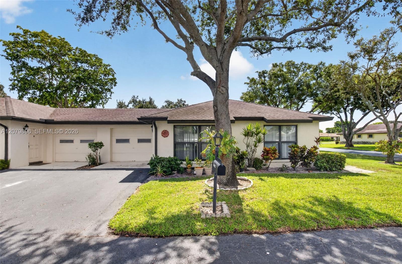 10086 Eaglewood Road B — photo