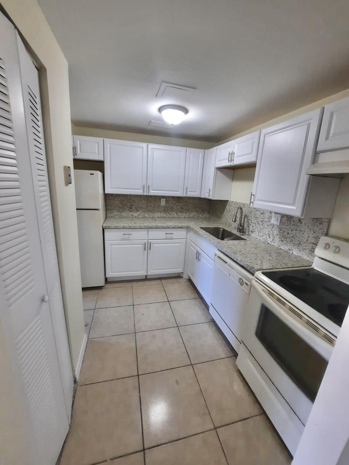 409 Executive Center Drive 208 — photo