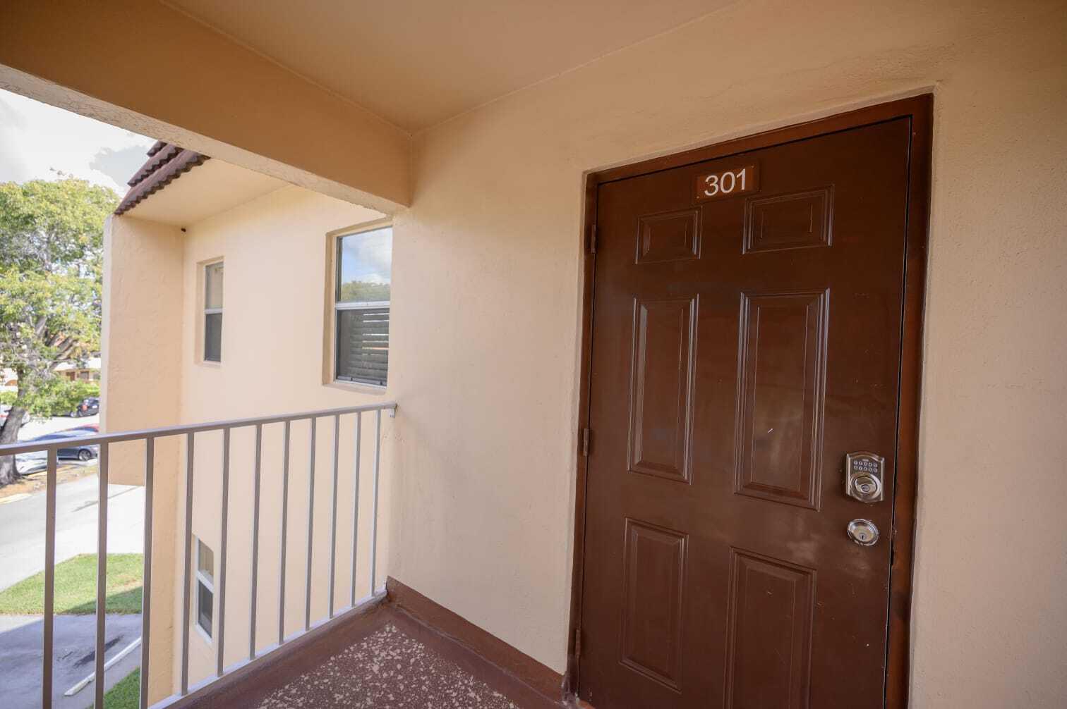 8861 Sunrise Lakes Boulevard Unit 301 — photo