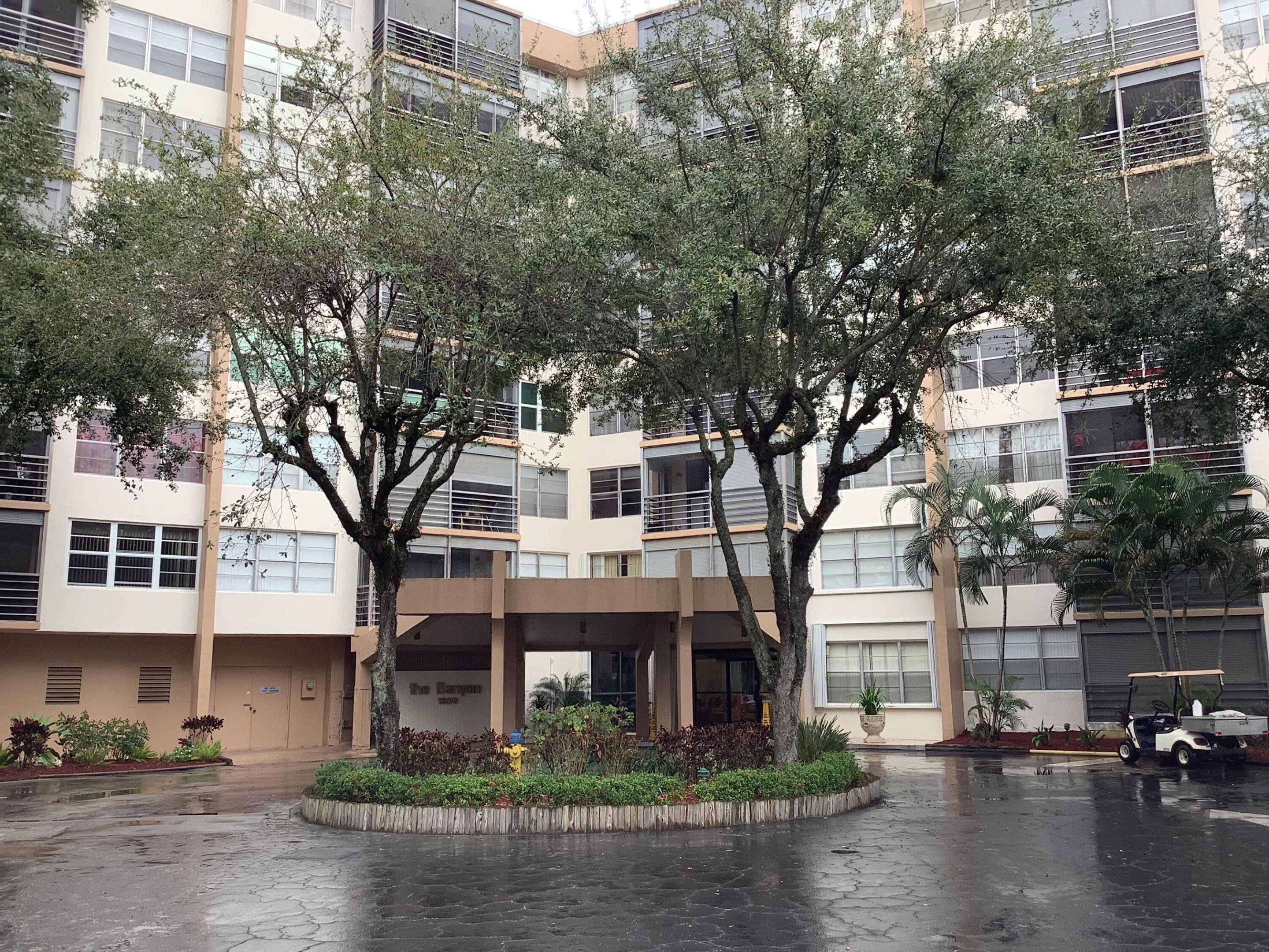 1300 Saint Charles Place Unit Ph13 — photo