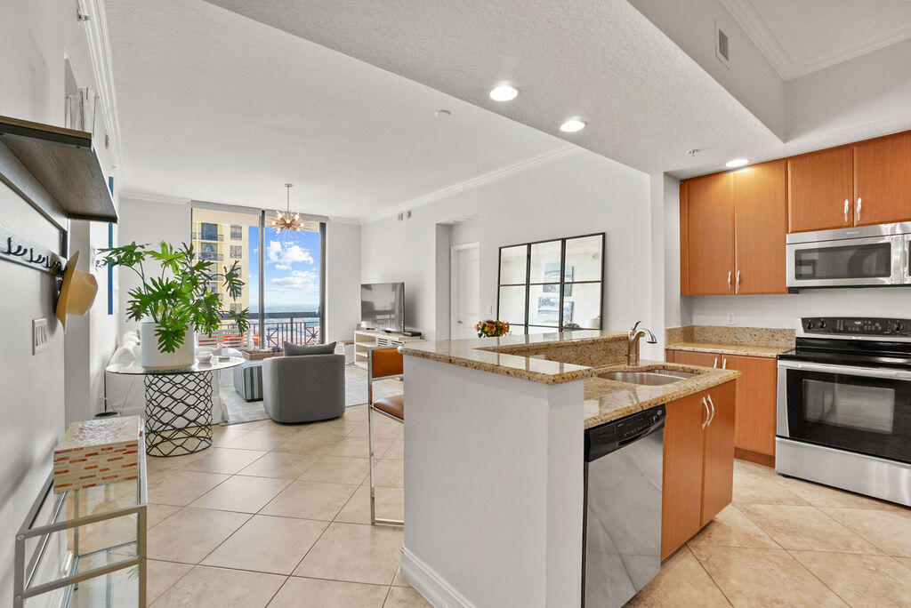 701 S Olive Avenue 1003 — photo
